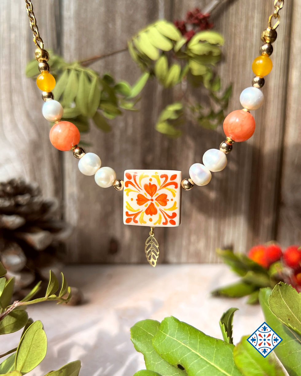 Collana girocollo con maiolica arancione perle e giada