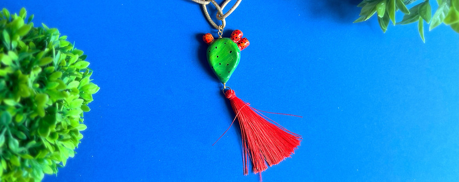 Necklace with prickly pear