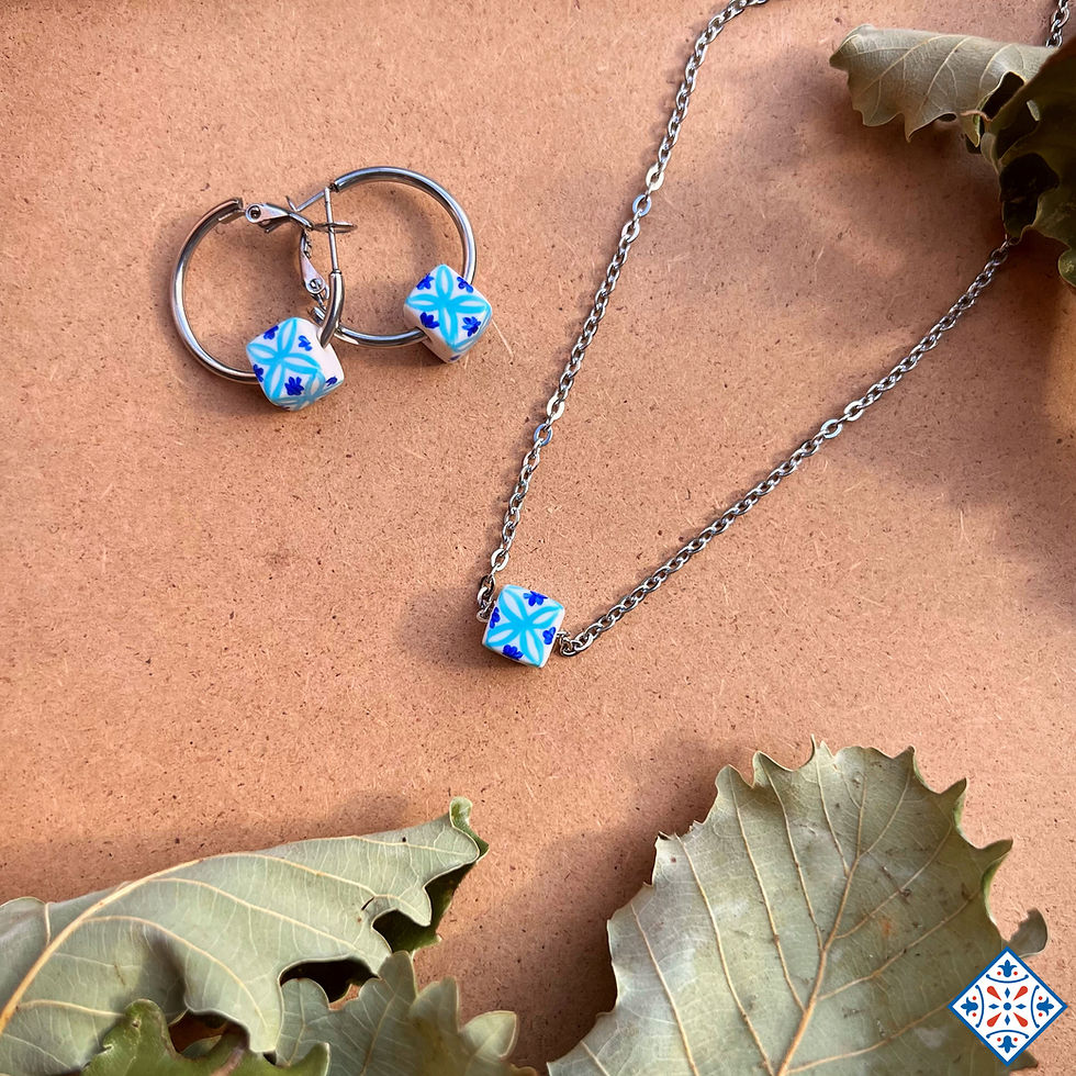 Parure con cubetti di micro maioliche azzurro e blu
