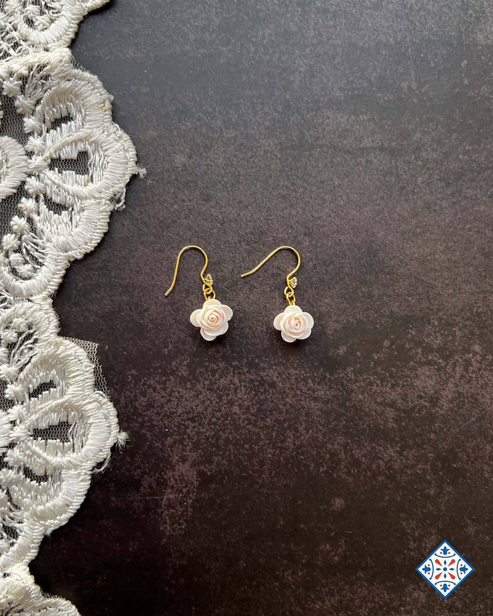 Orecchini con mini rose rosa chiaro