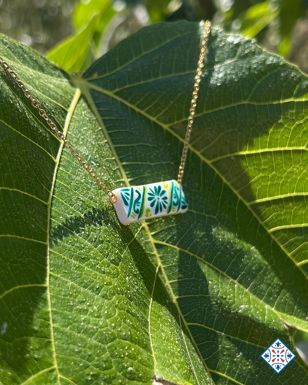 Thumbnail: Collana "Ti porto con me" e  maiolica verde