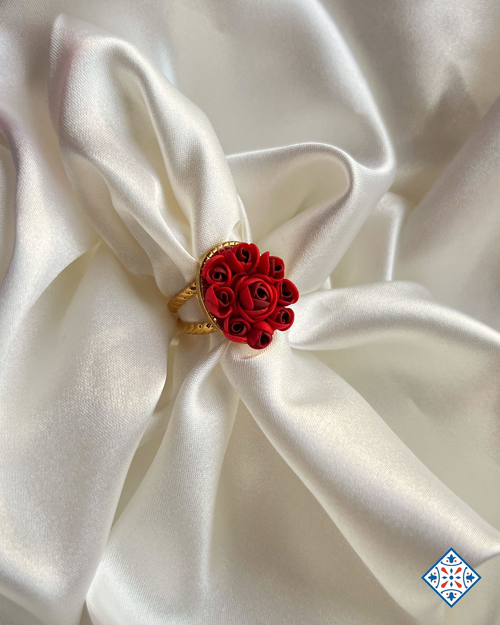 Anello ovale con rose rosse