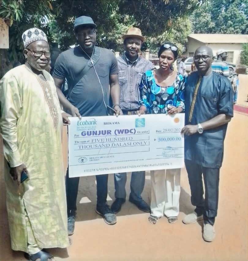 MP for Kombo South, Hon. Kebba K. Barrow, Hon. Councillor Gibba and Ward Committee members of Gunjur Ward pose with the Cheque.
