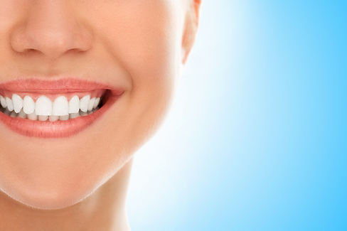 em-um-dentista-com-um-sorriso (1)_edited.jpg