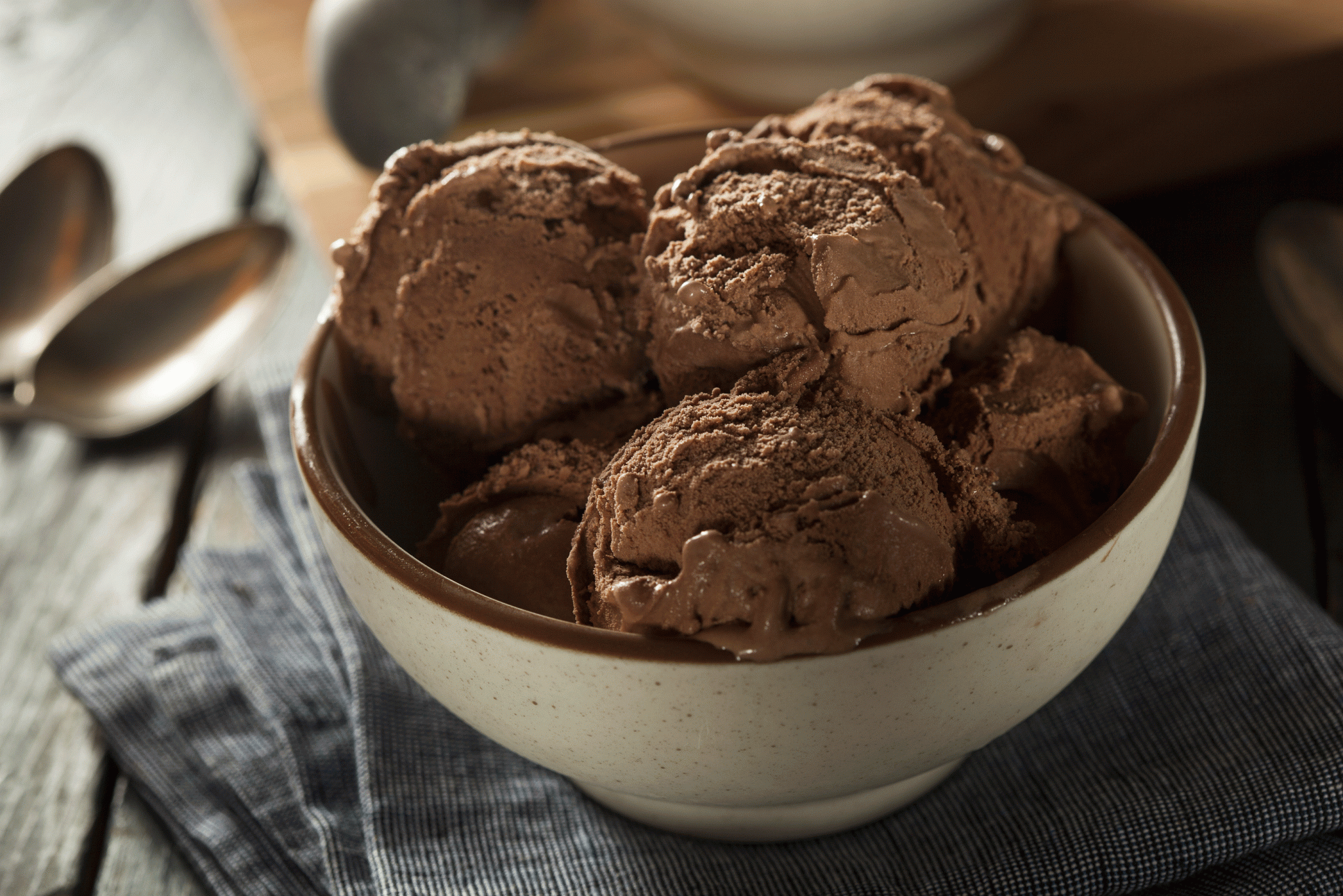 Gelato al cioccolato senza glutine e zucchero