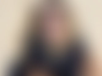 Annie Axelsson: Sentimental med examensskakiga ben