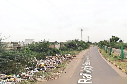trash along the sides of the road in Bhuj