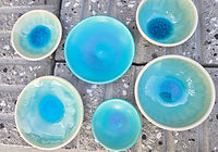 やちむんの青い皿