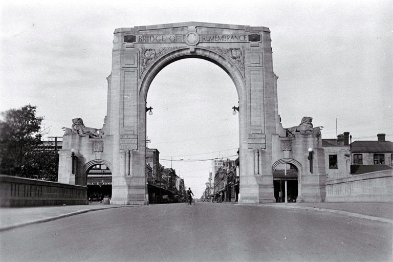 This memorial, also known as the Soldiers’ War Memorial, commemorates Canterbury’s World War I dead (later expanded to other conflicts). It was proposed in the 1920s, designed in 1933, and unveiled on June 9, 1937. It stands 16 meters high and was relocated 50 meters west in 2022 after earthquake repairs.Architect: George A. Hart (of Hart and Reese firm).