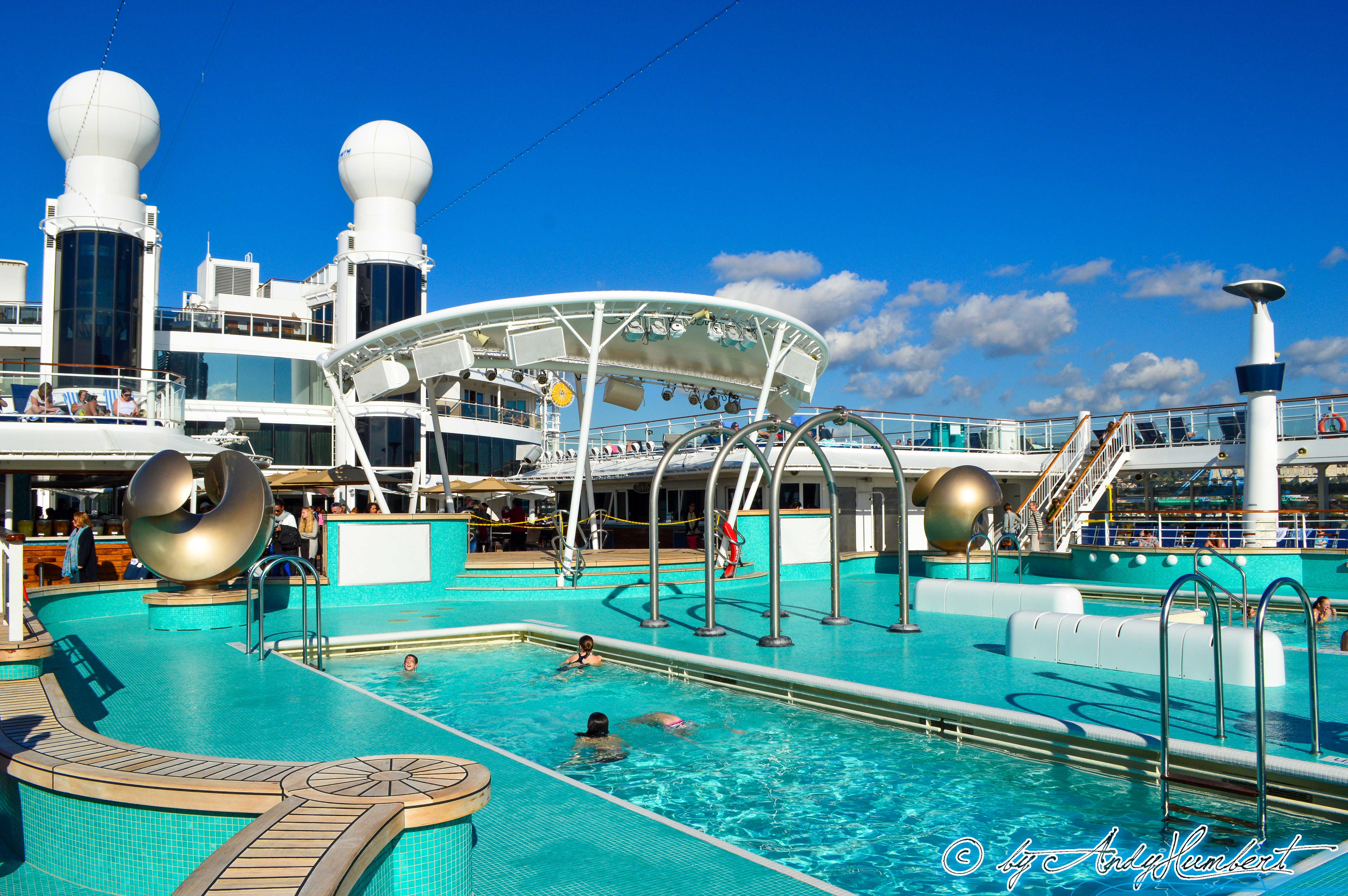 Piscines principales (pont 15)