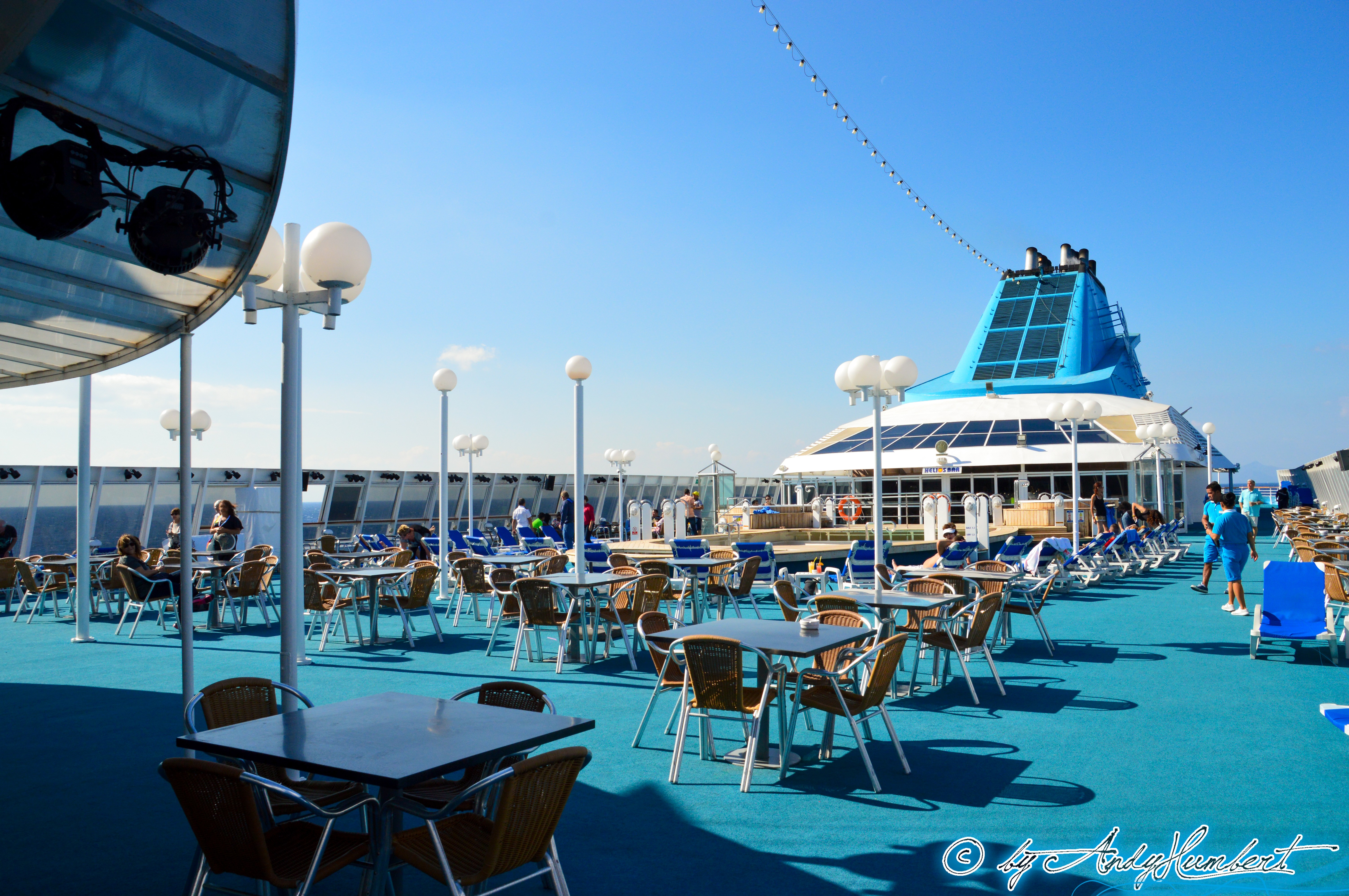 Piscine (pont 8 Ouranos)