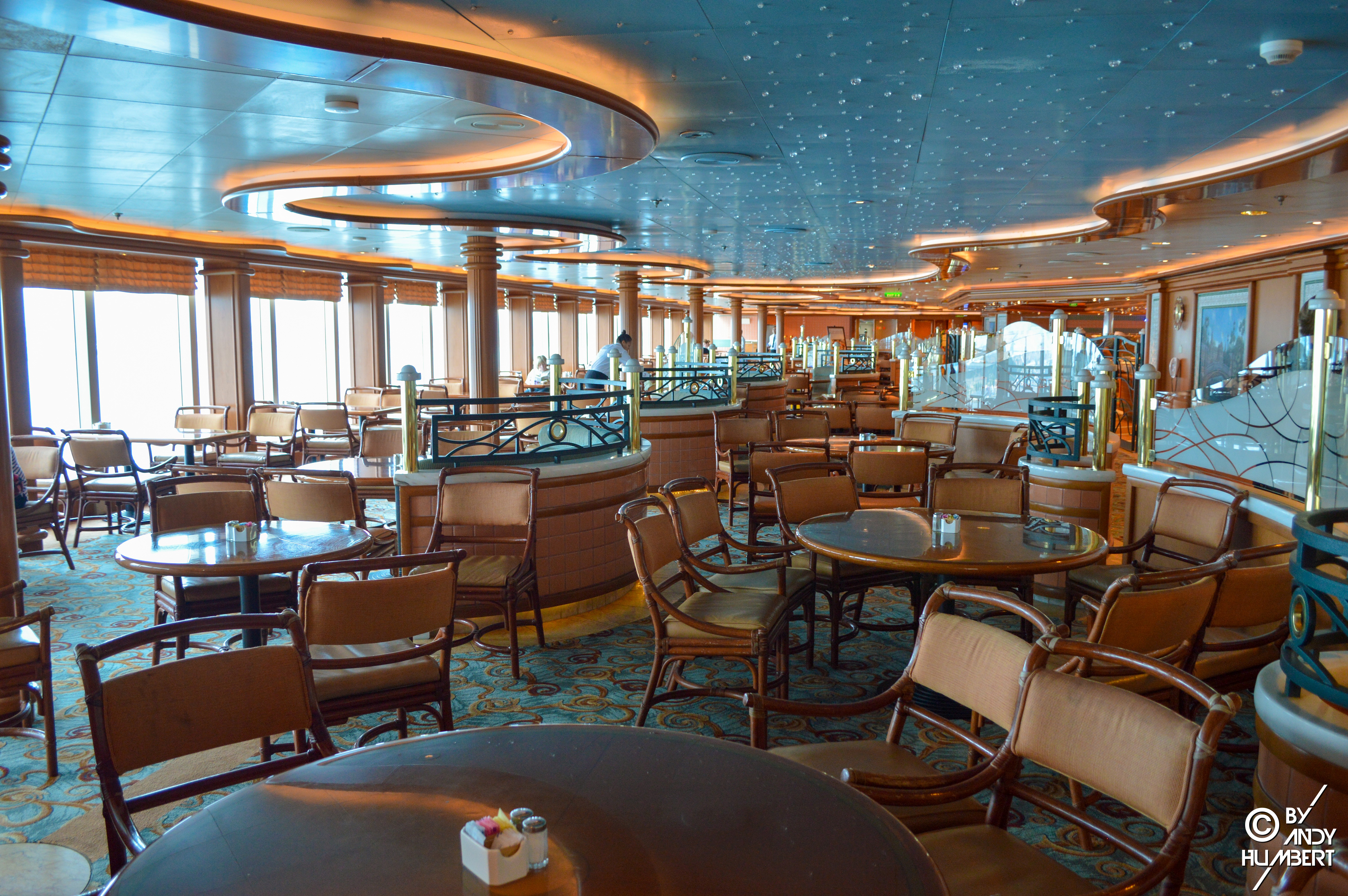 Horizon Court/Café Caribe (pont 15)