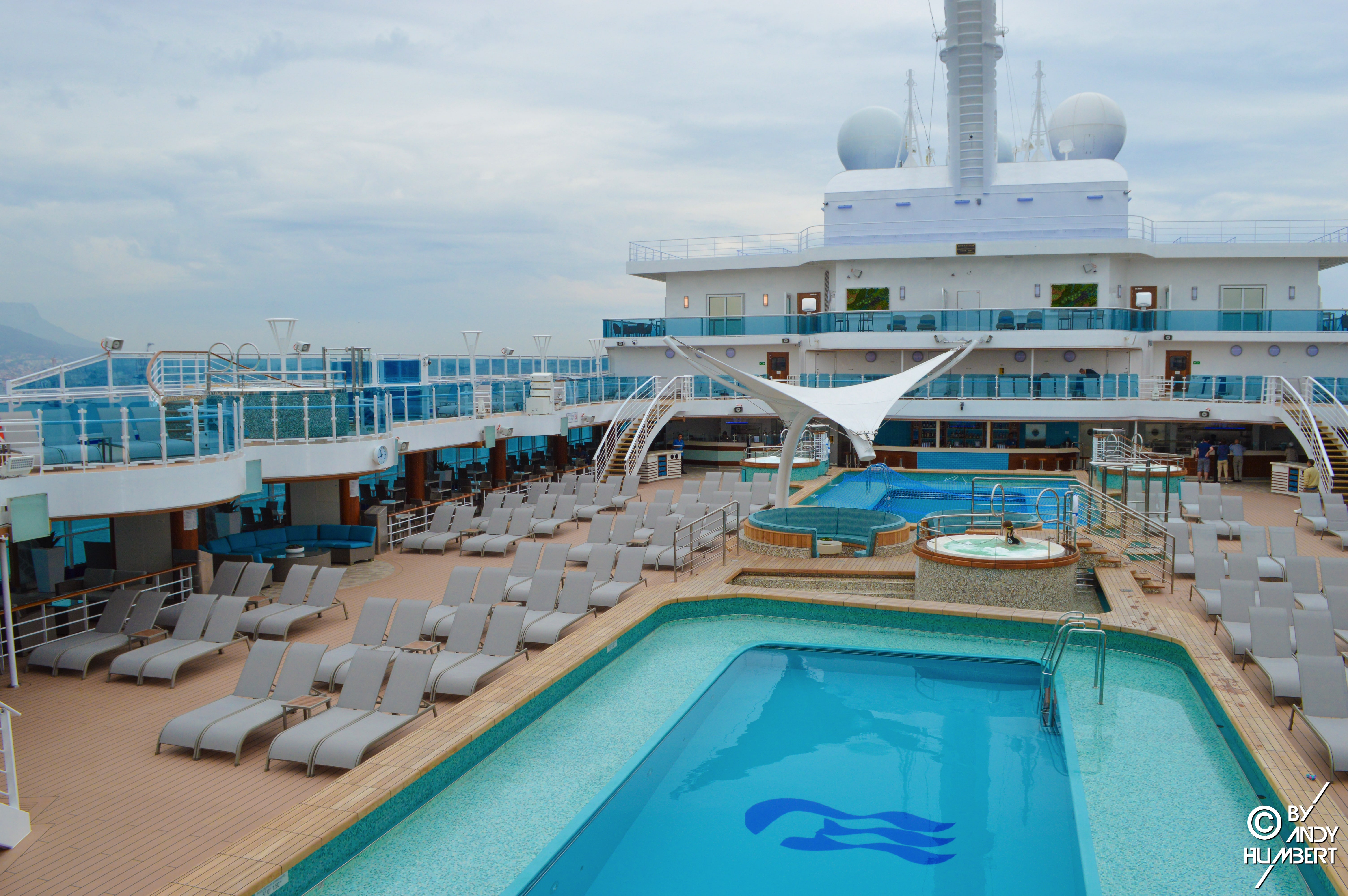 Sky Pools (pont 16 Lido)