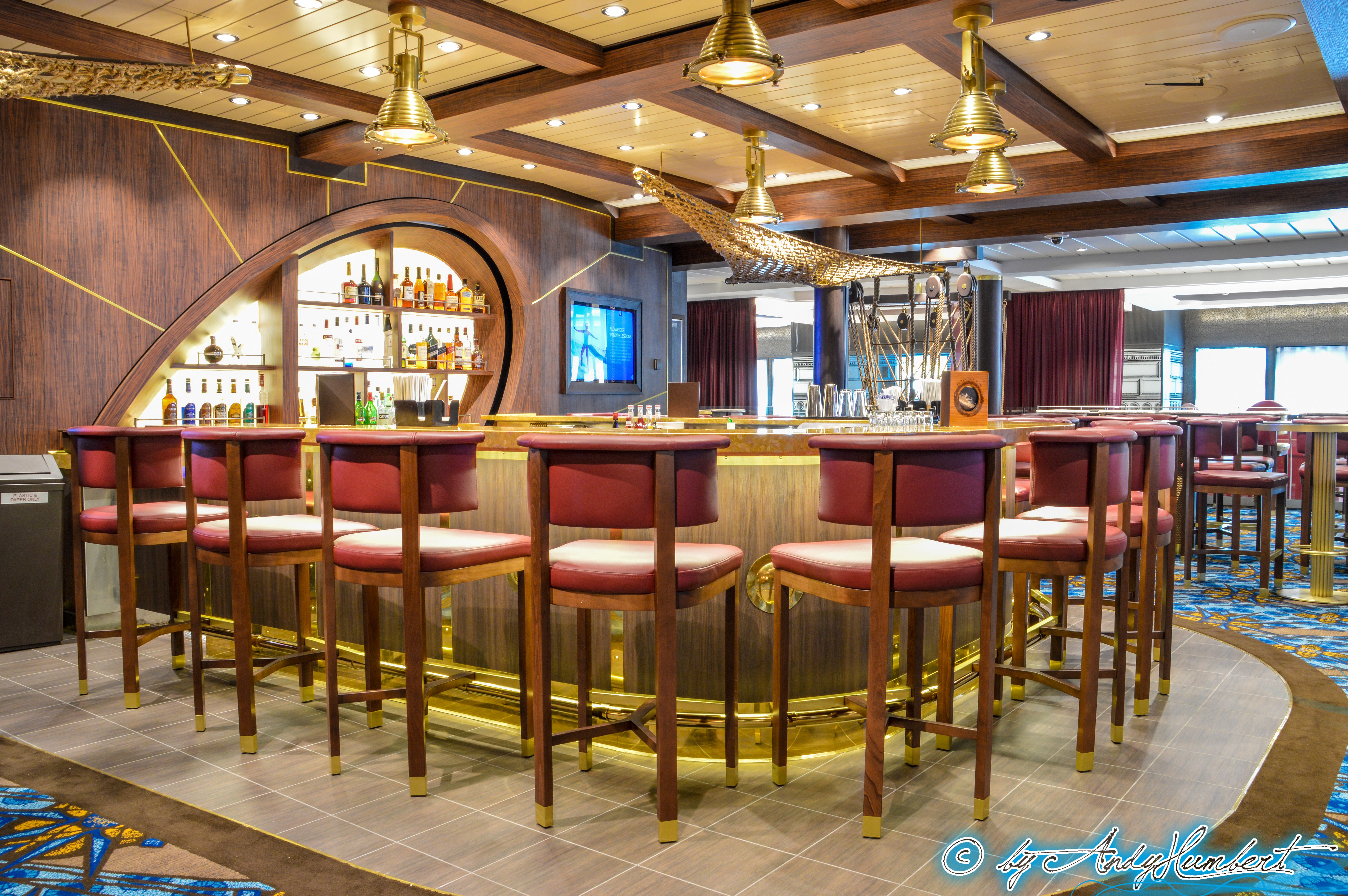 Schooner Bar (pont 5)