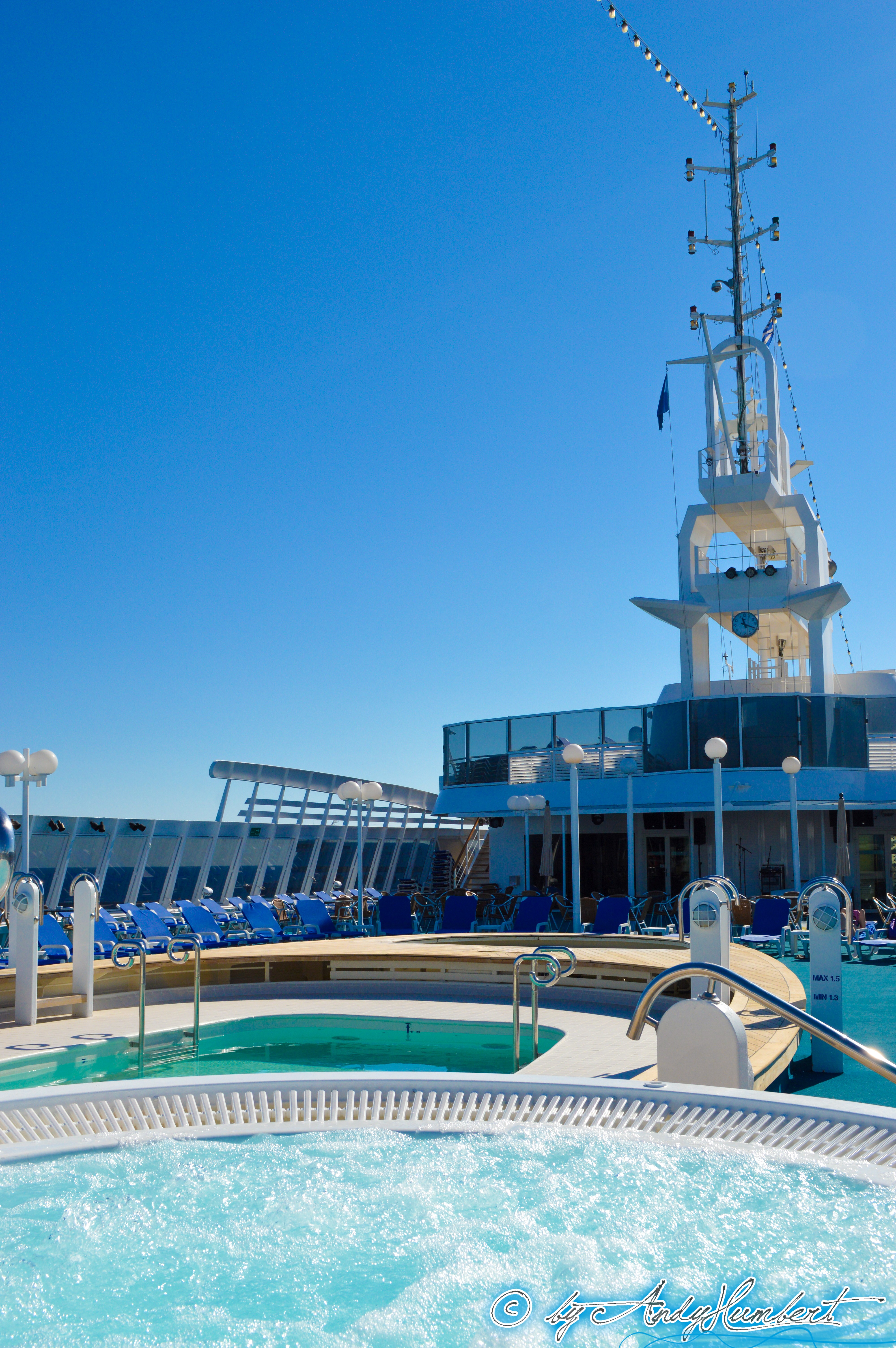 Piscine (pont 8 Ouranos)