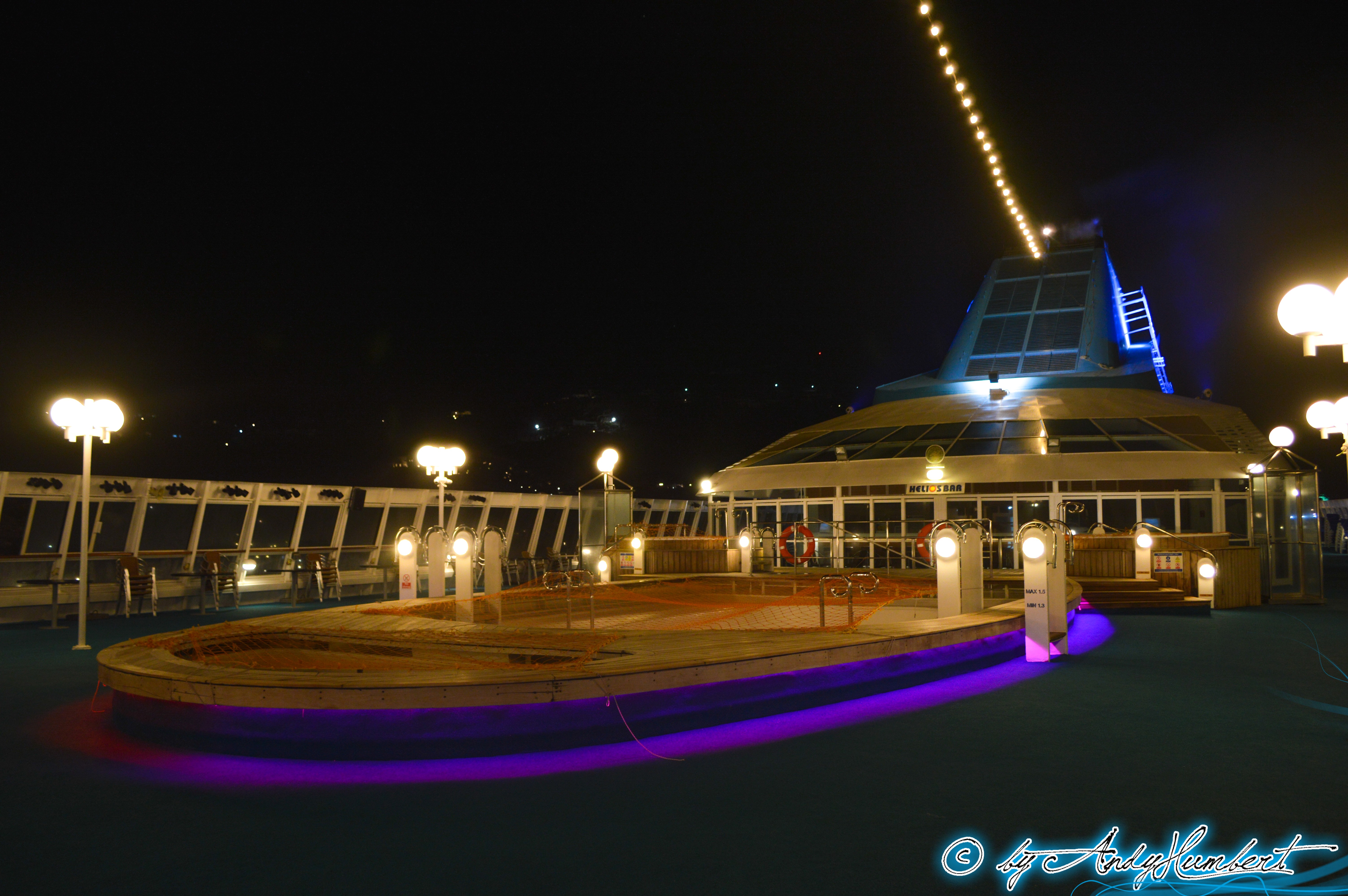 Piscine (pont 8 Ouranos)