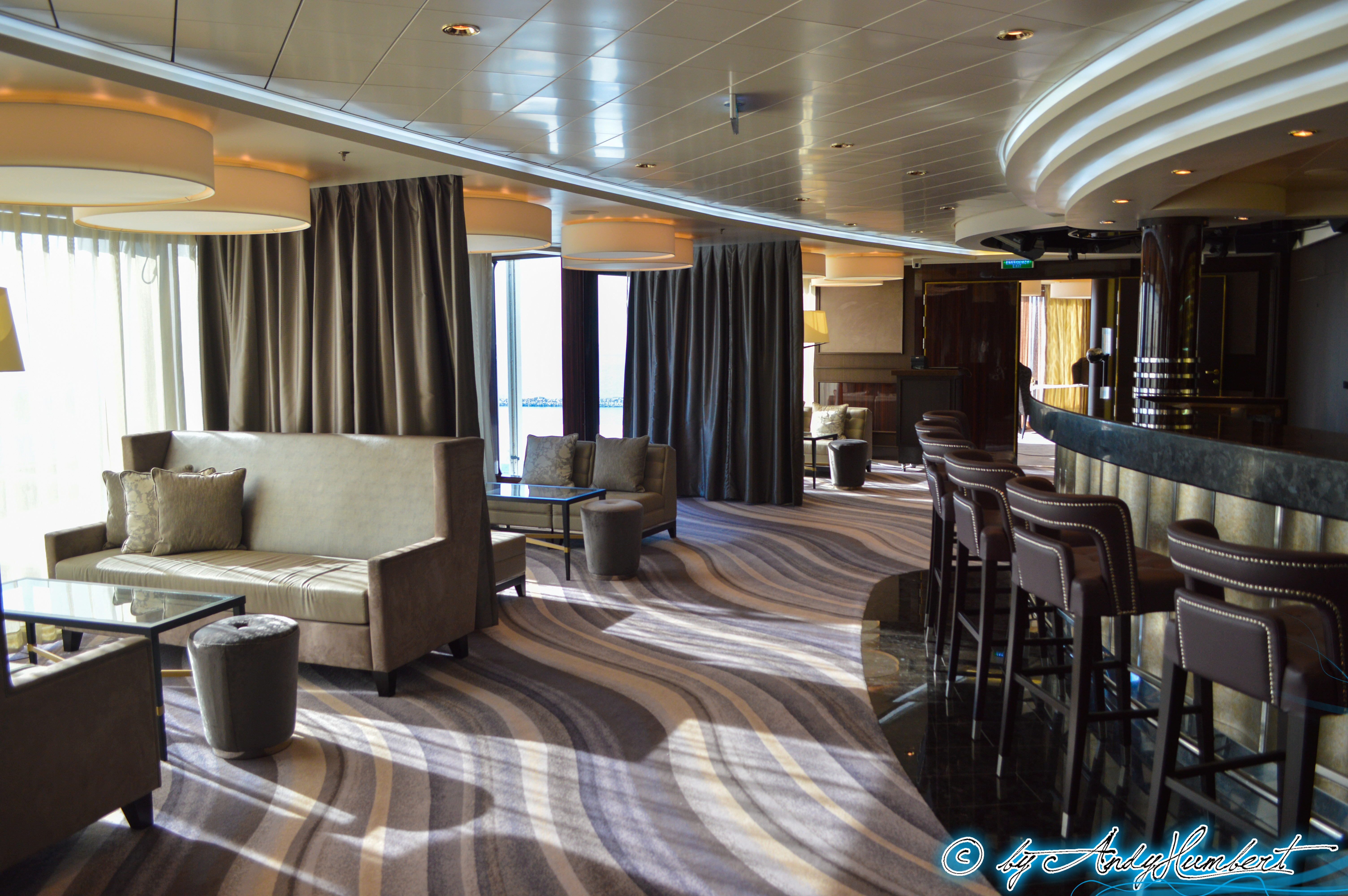 The Epic Club Lounge (pont 16)