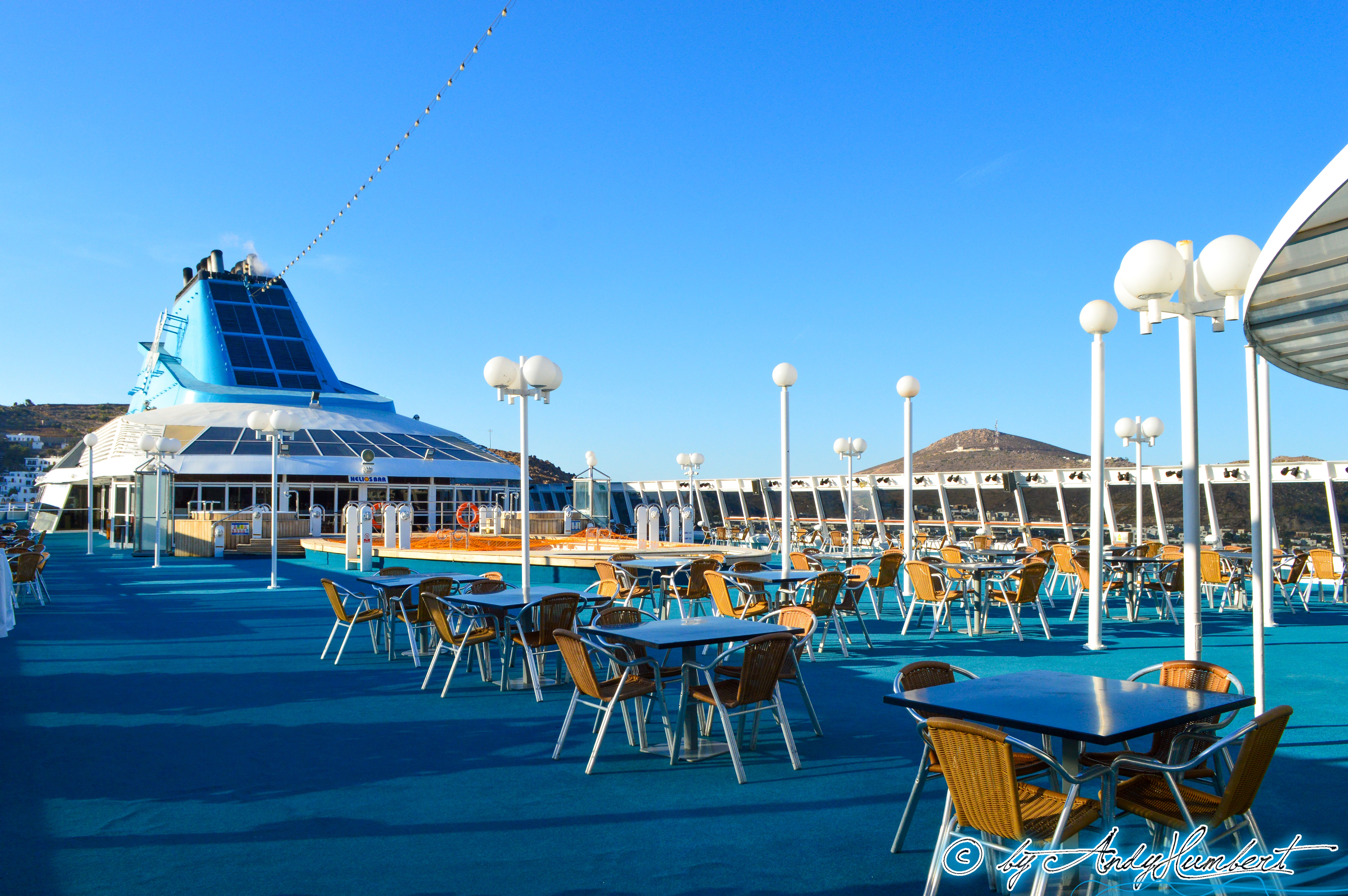 Piscine (pont 8 Ouranos)