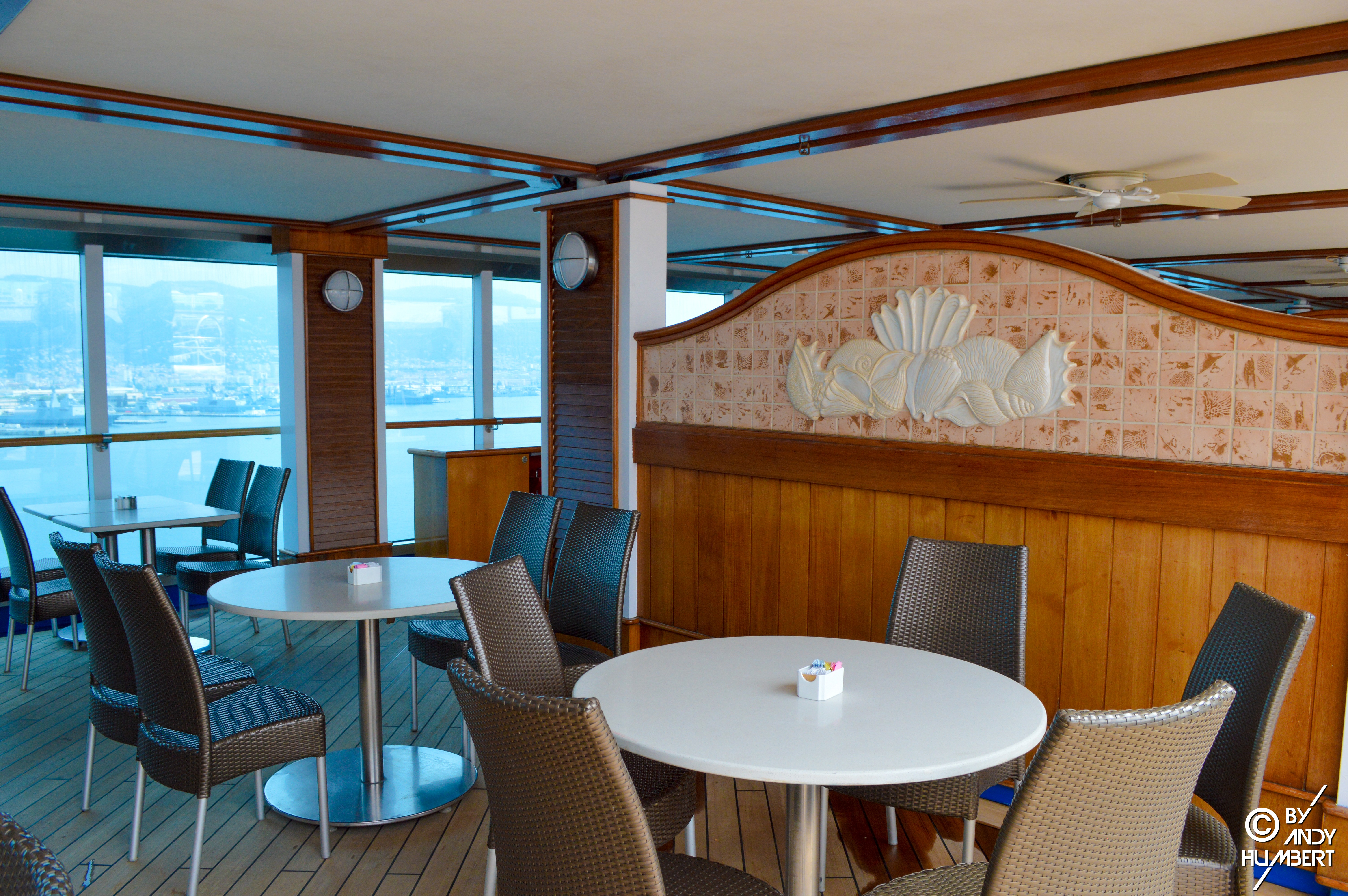 Horizon Court/Café Caribe (pont 15)