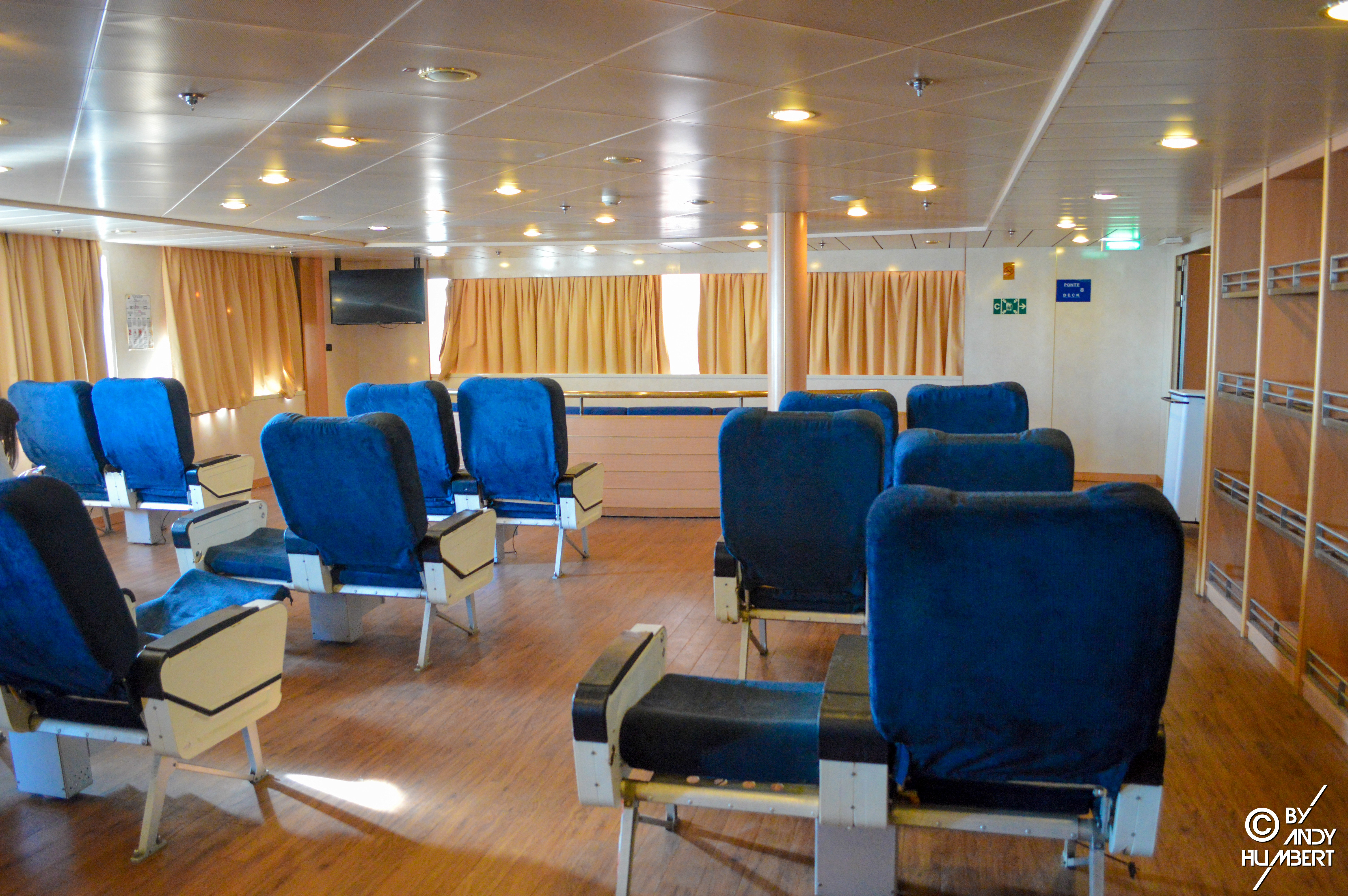 Salon fauteuils (pont 8)