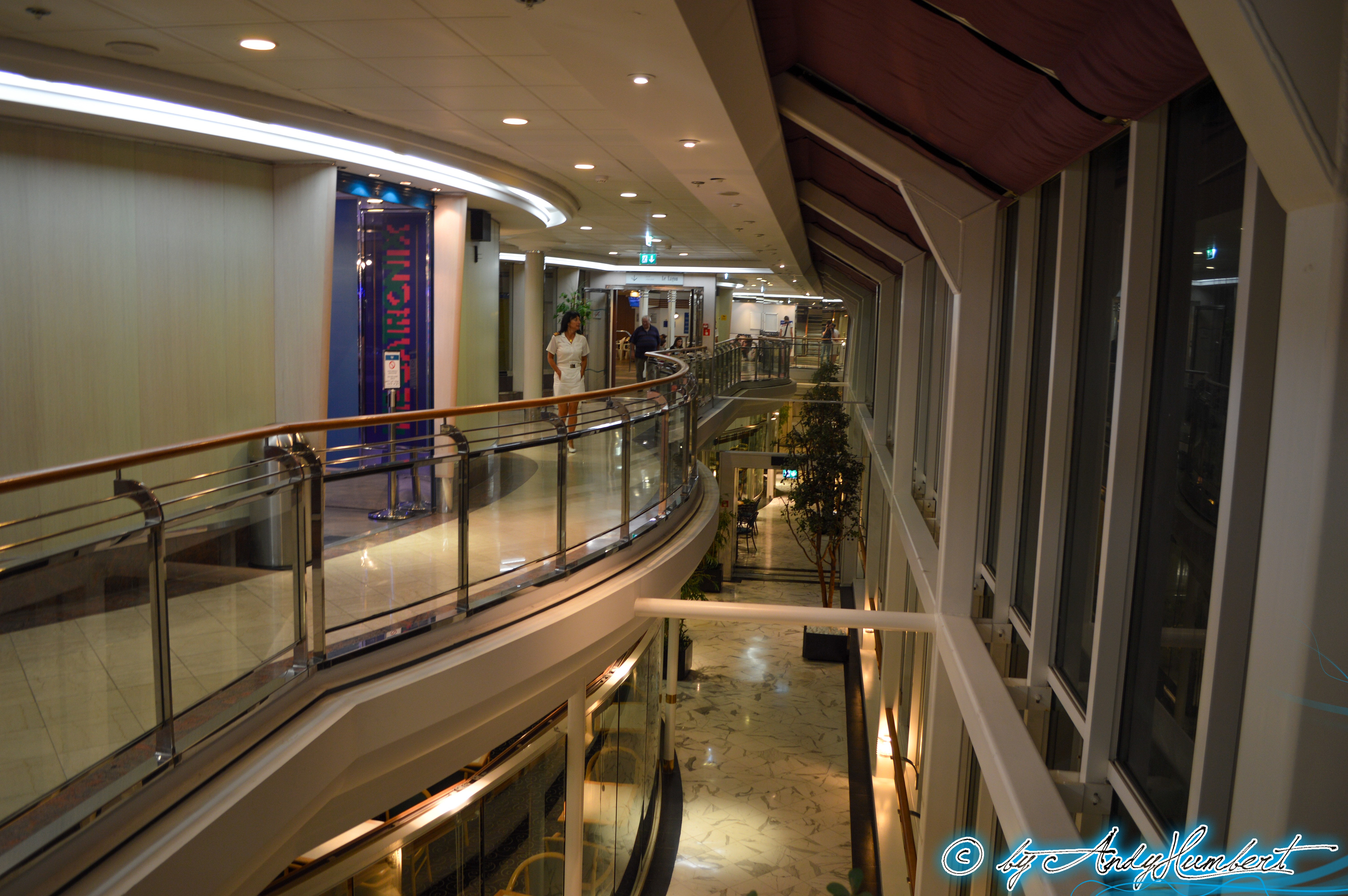 Galerie marchande (pont 10)