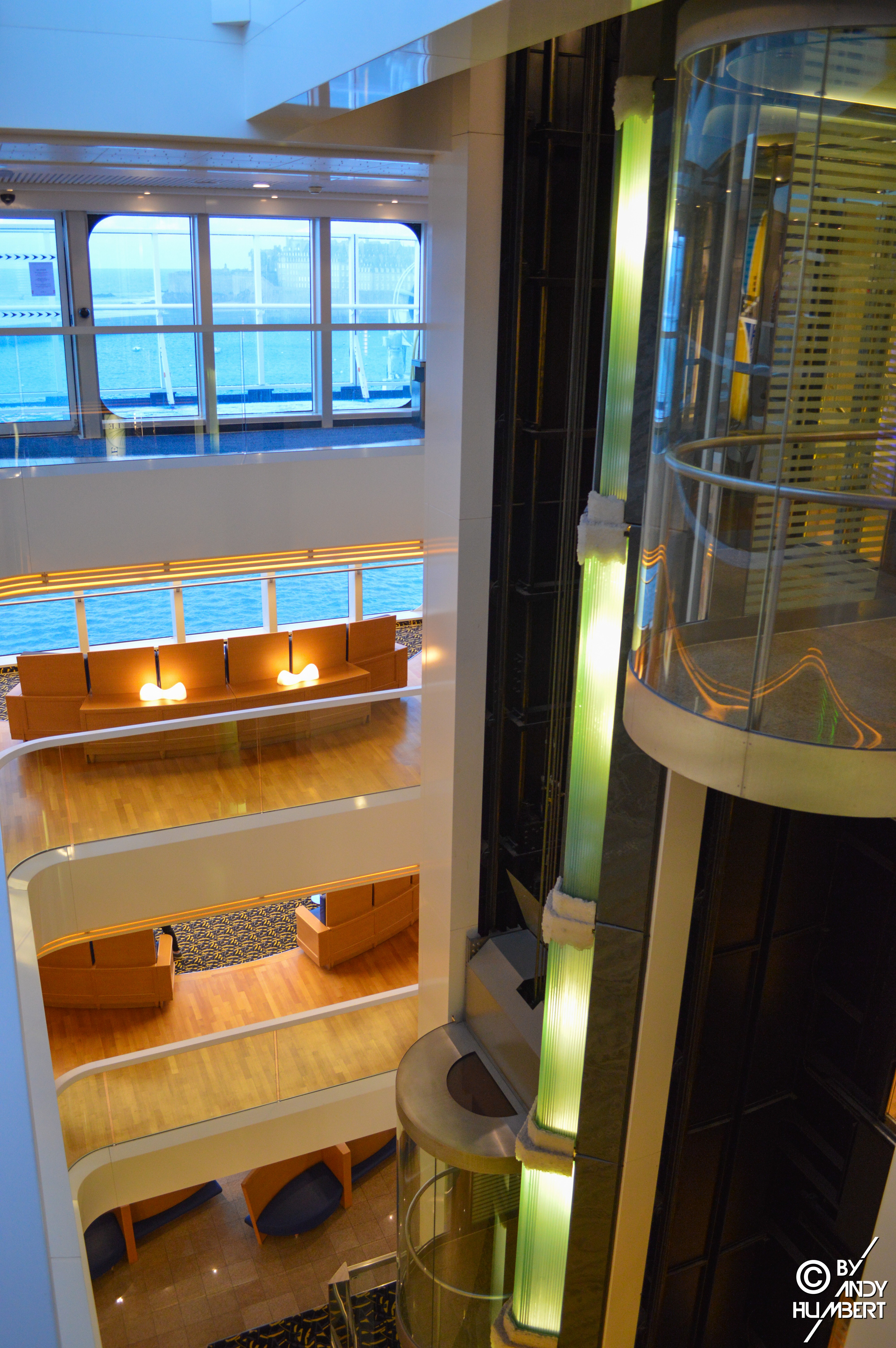 Atrium (ponts 6 à 9)