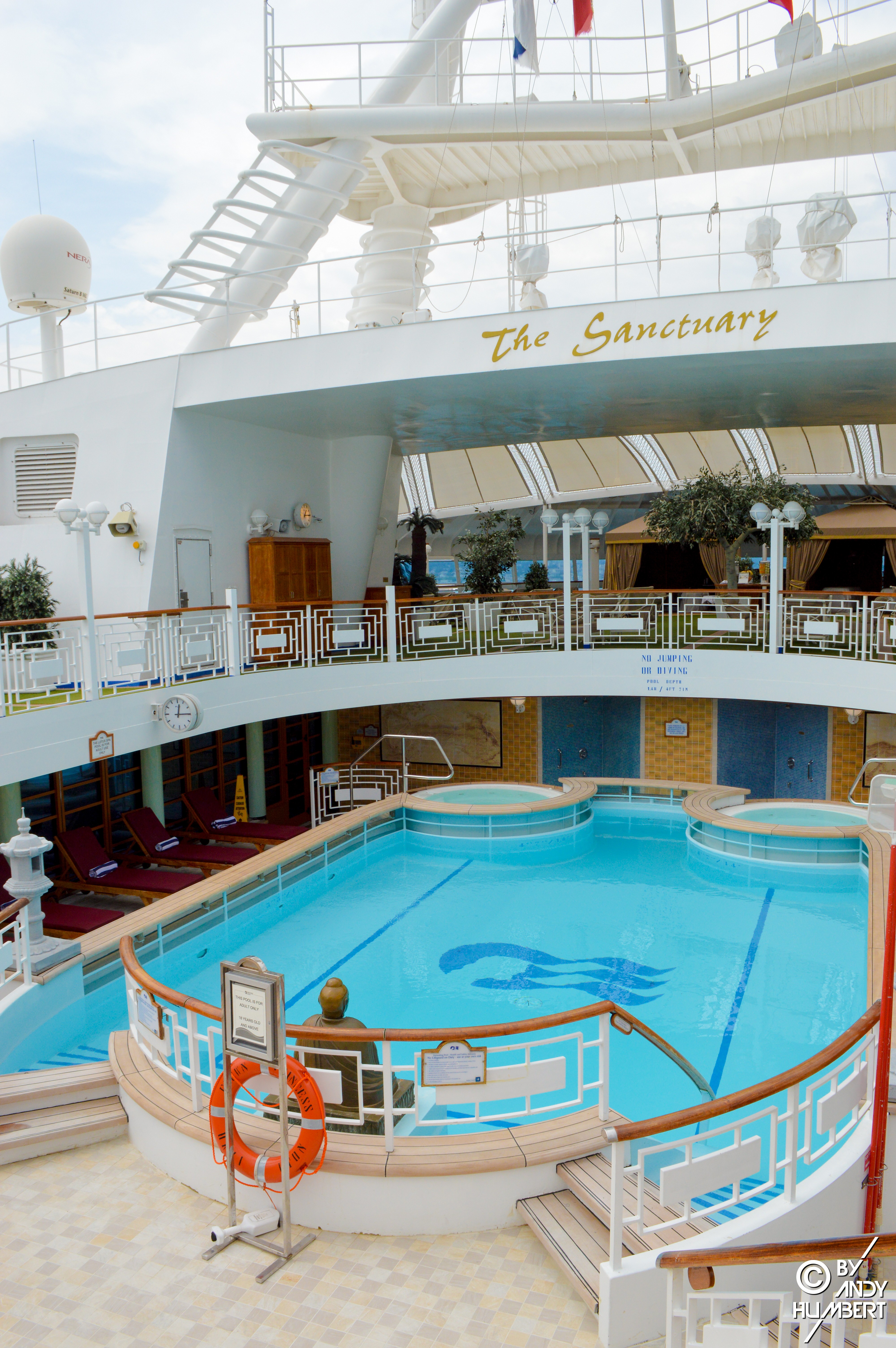 Lotus Spa Pool (pont 16)