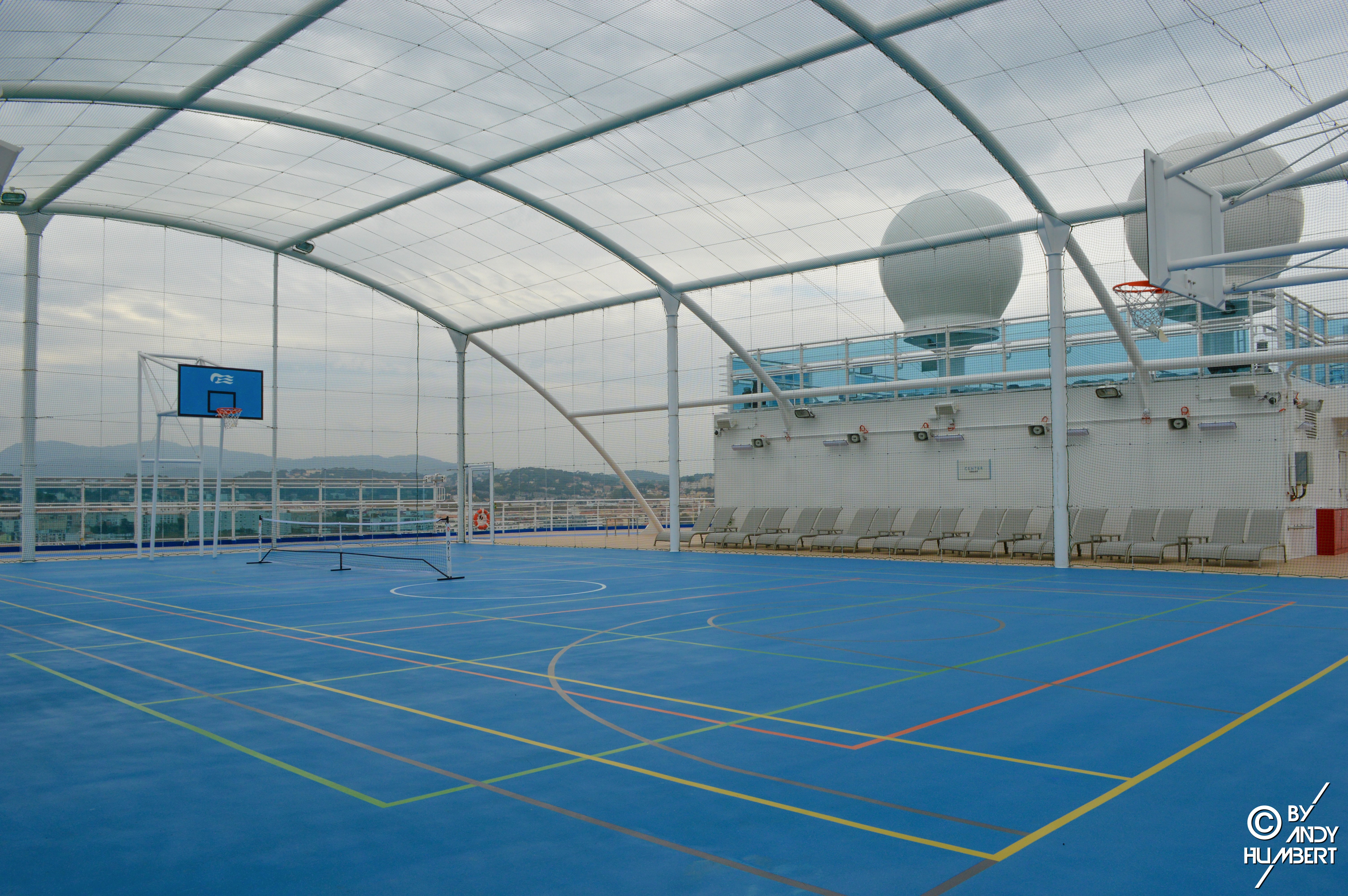 Center Court (pont 18 Sky)
