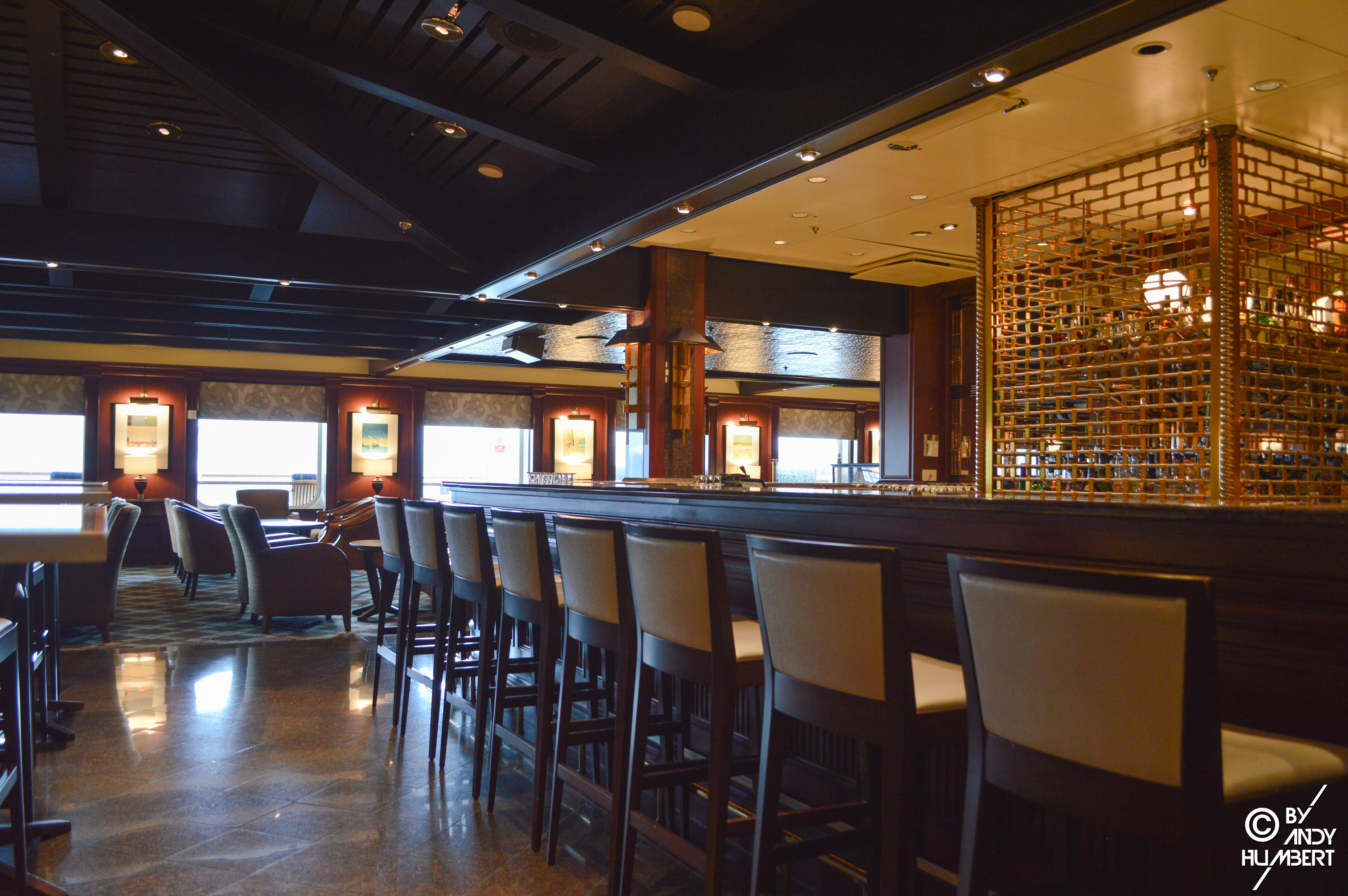 Wheelhouse Bar (pont 7)