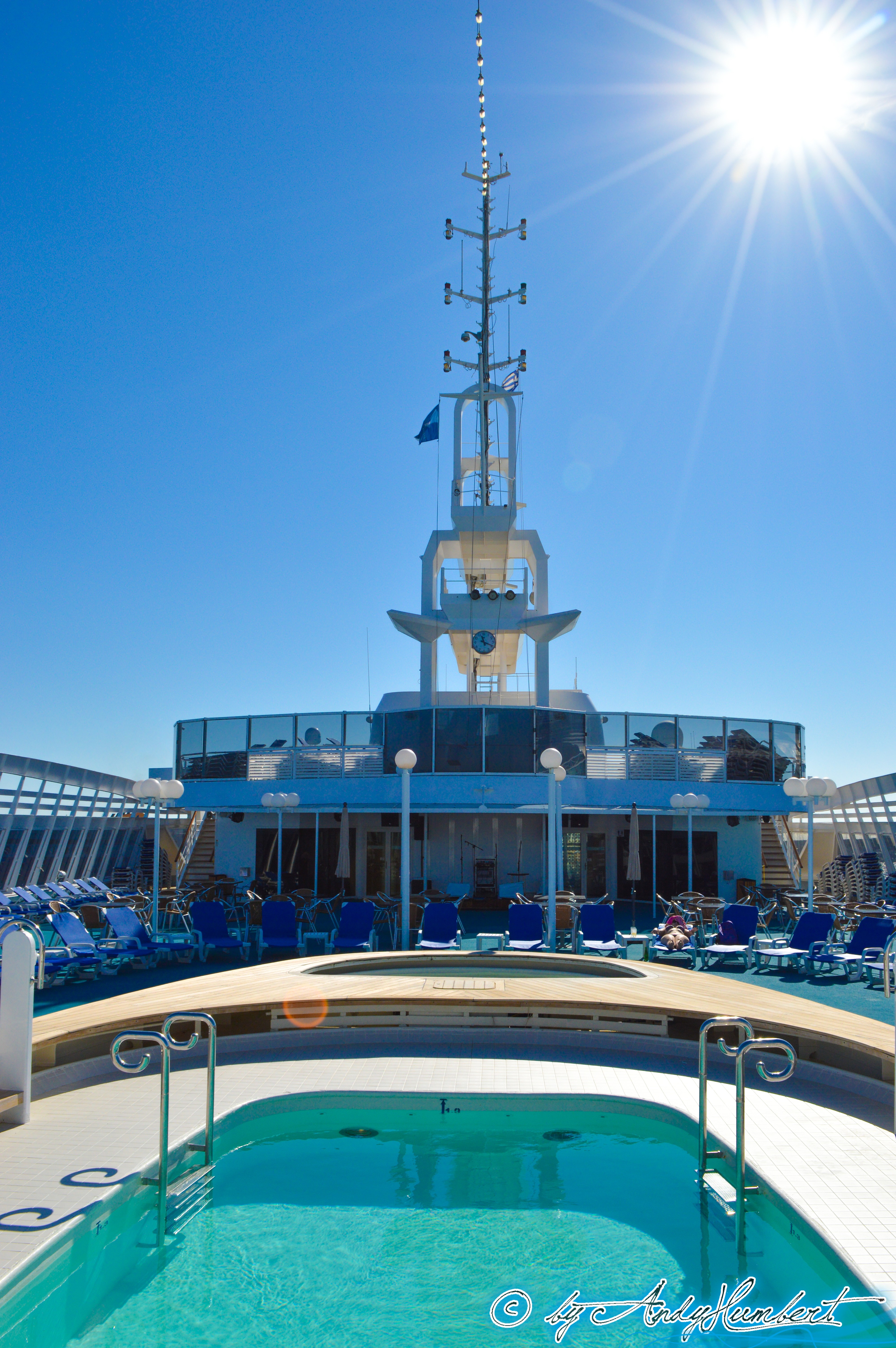 Piscine (pont 8 Ouranos)