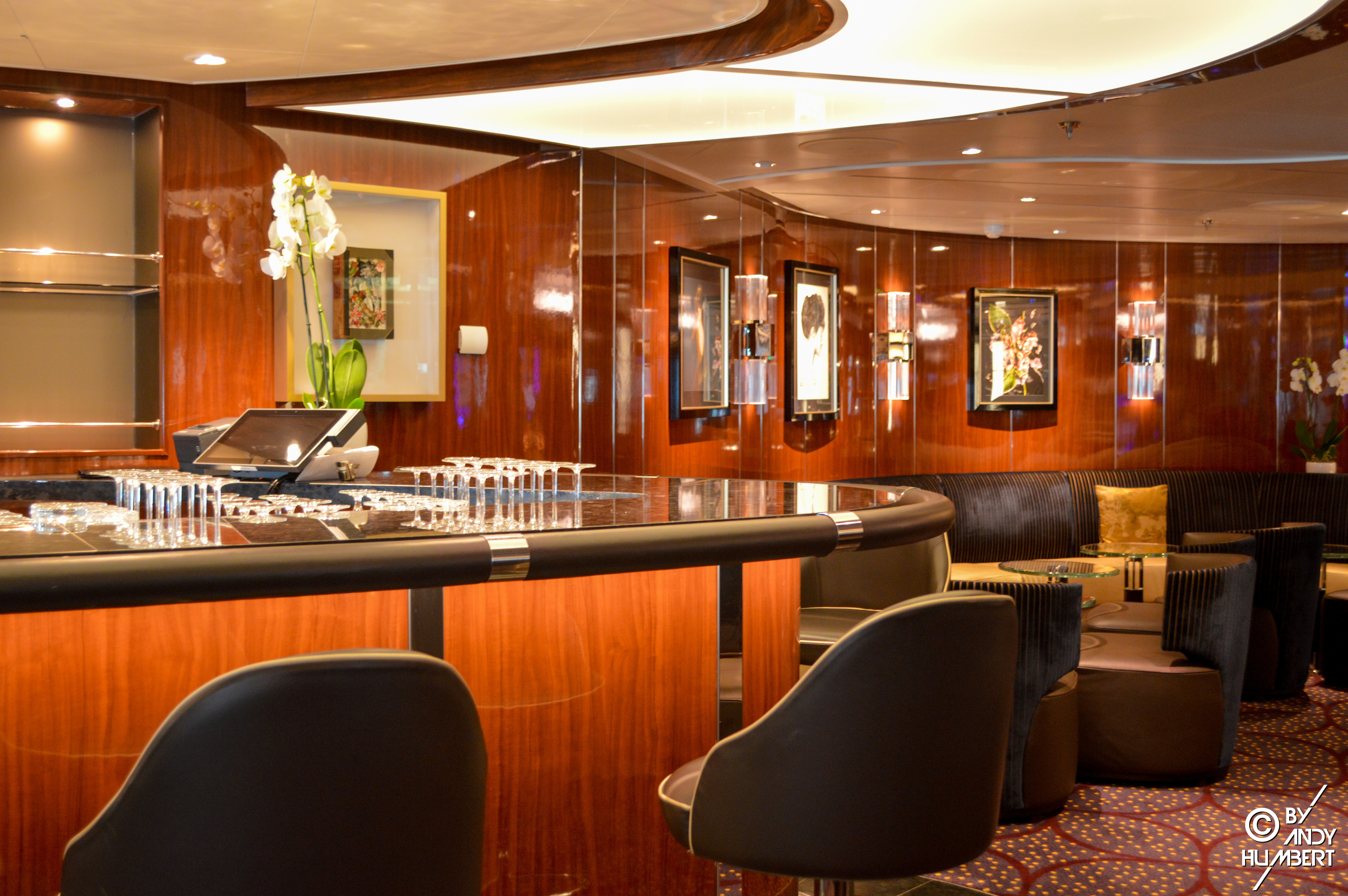 The Club Bar (pont 5)