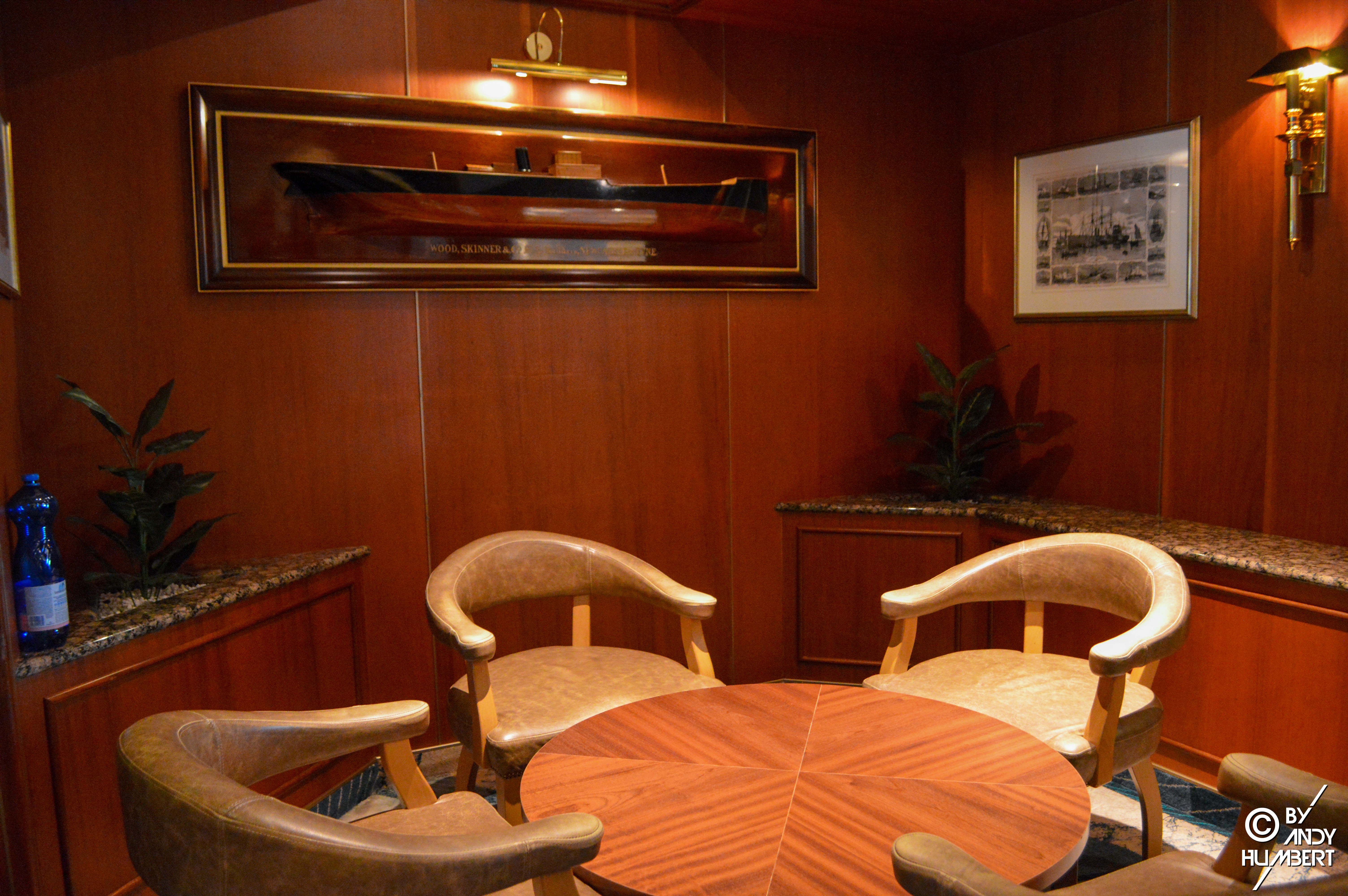 Yacht & Compass (pont 7)