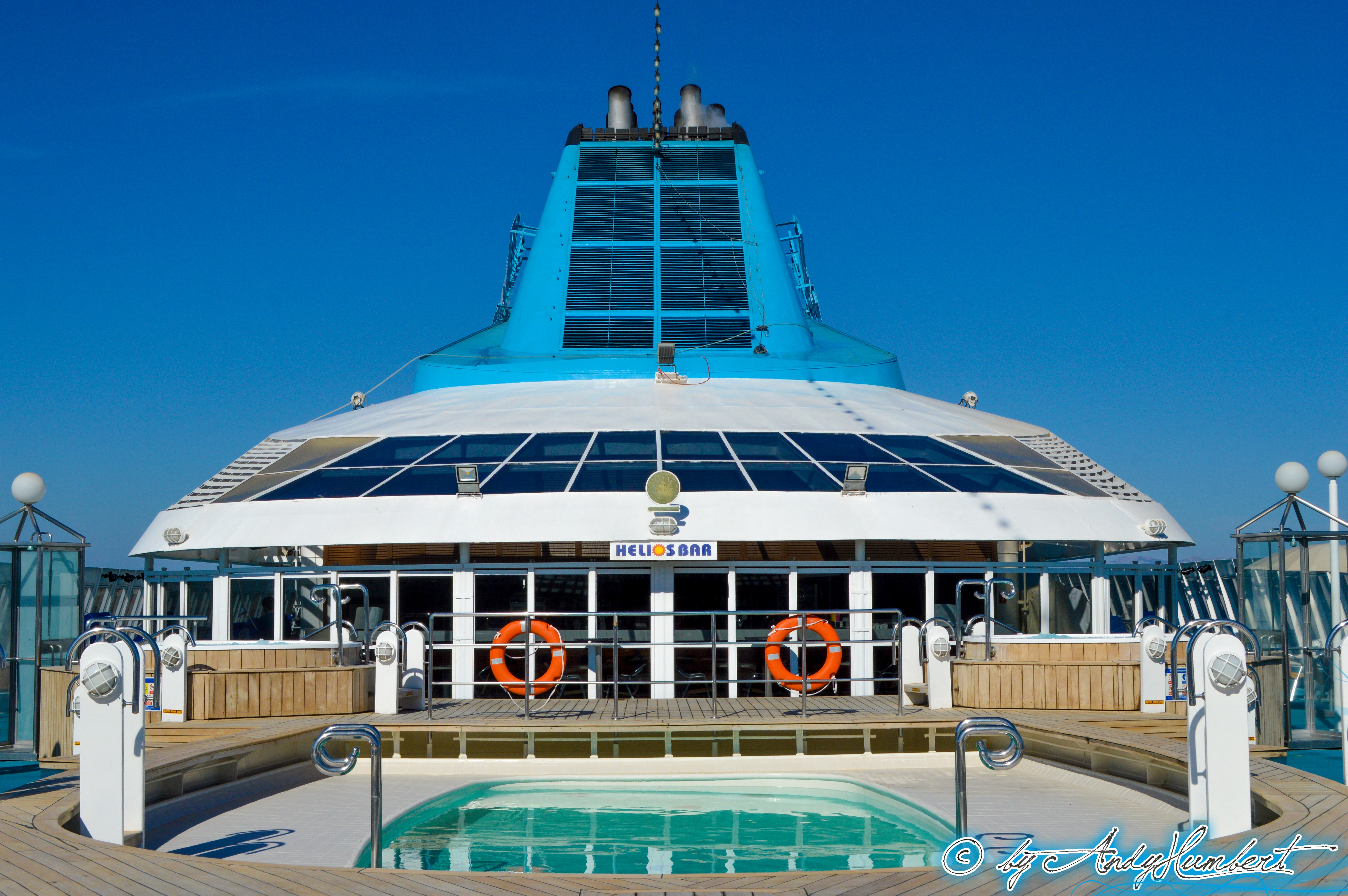 Piscine (pont 8 Ouranos)