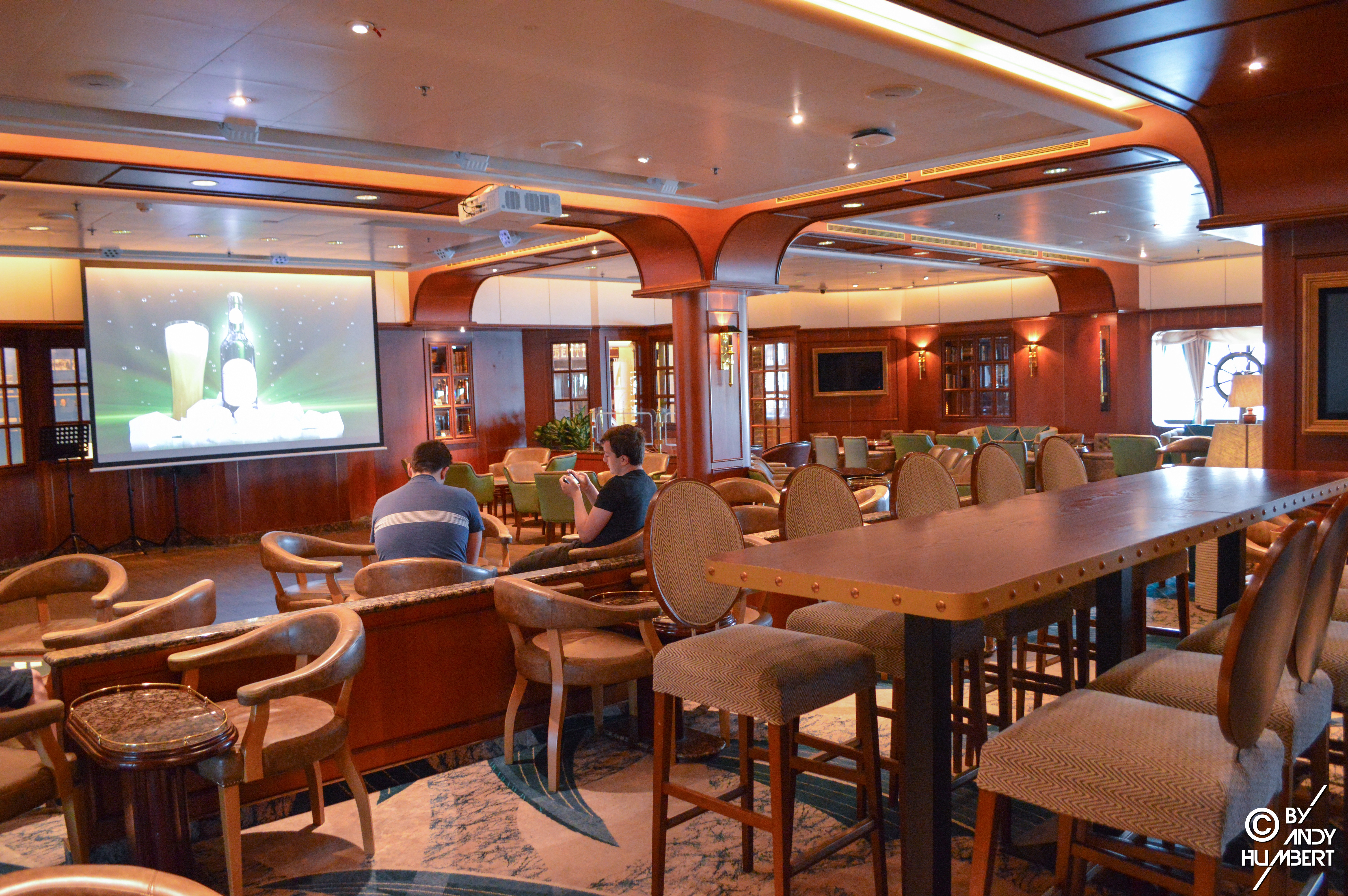 Yacht & Compass (pont 7)
