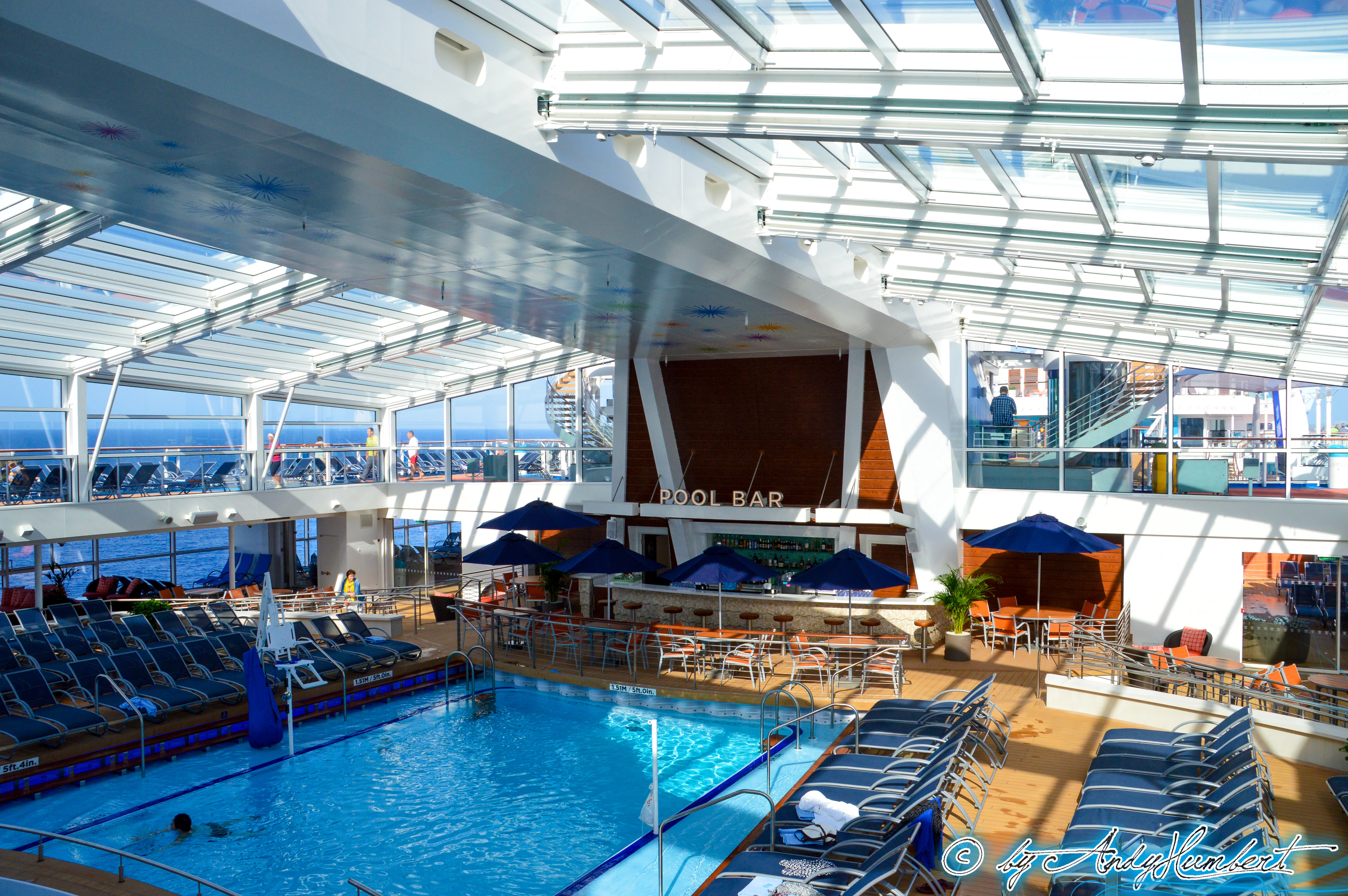 Piscine couverte (pont 14)