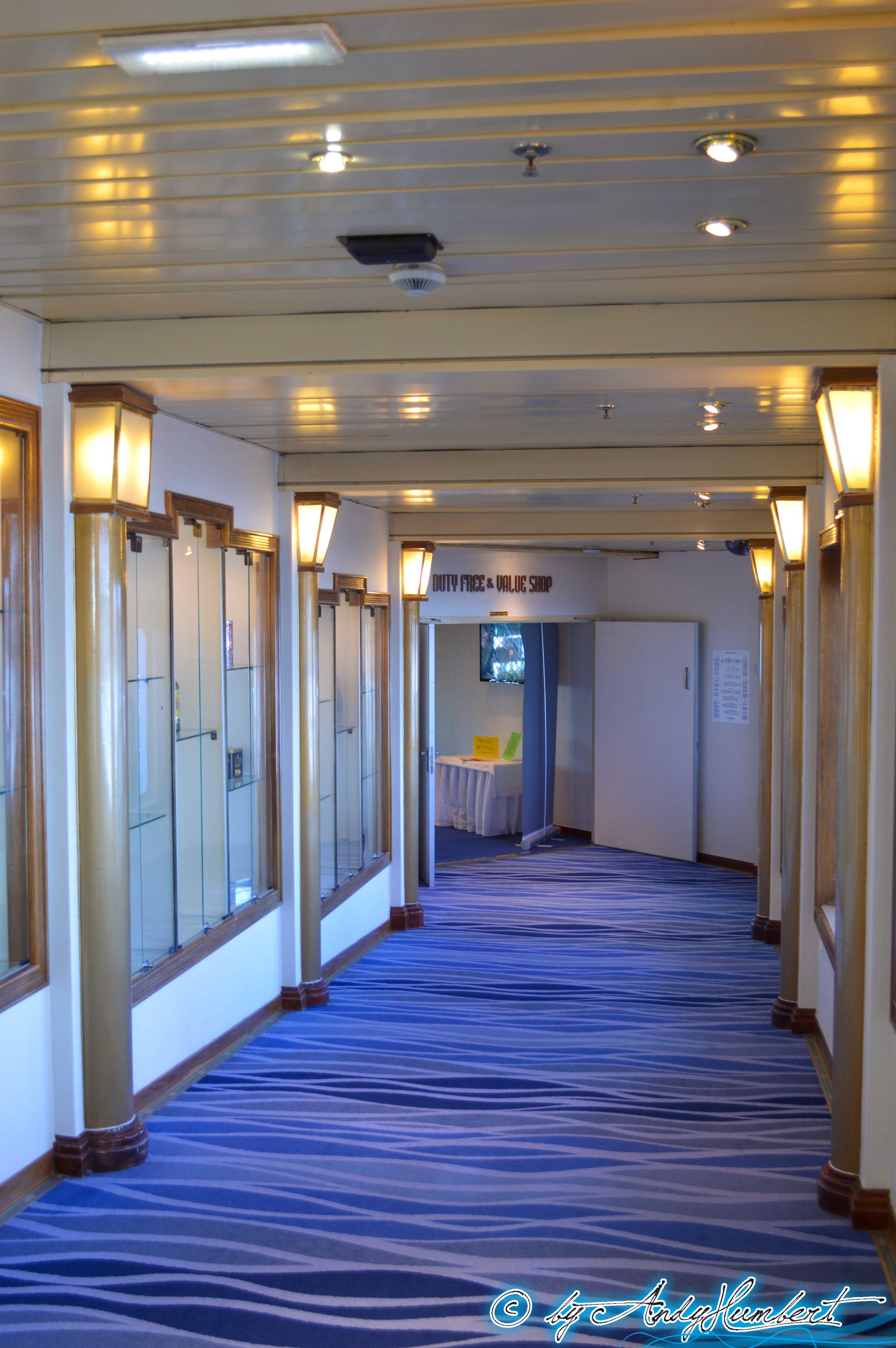Galerie boutique (pont 5 Dionyssos)