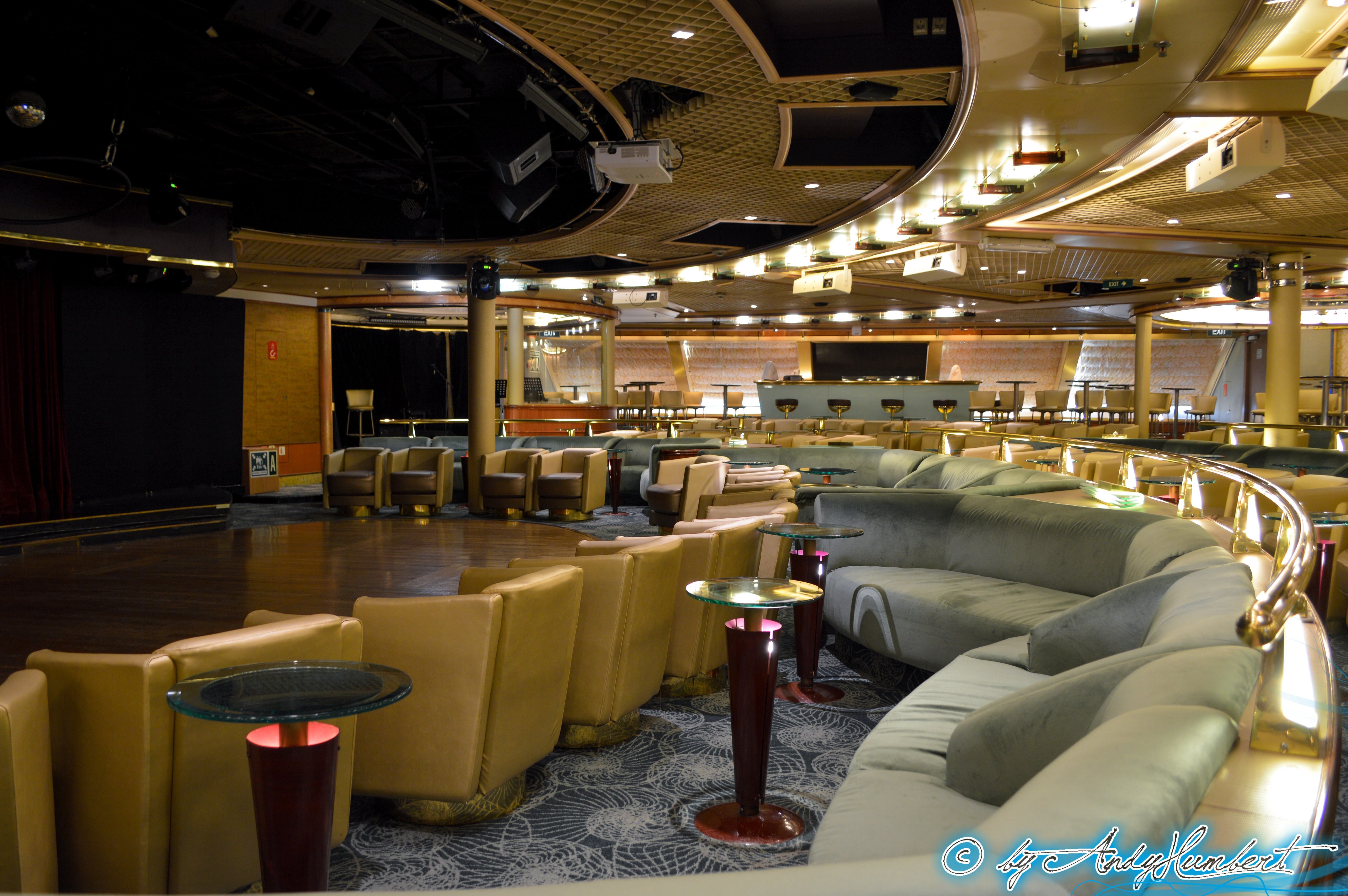 Muses Lounge (pont 5 Dionyssos)