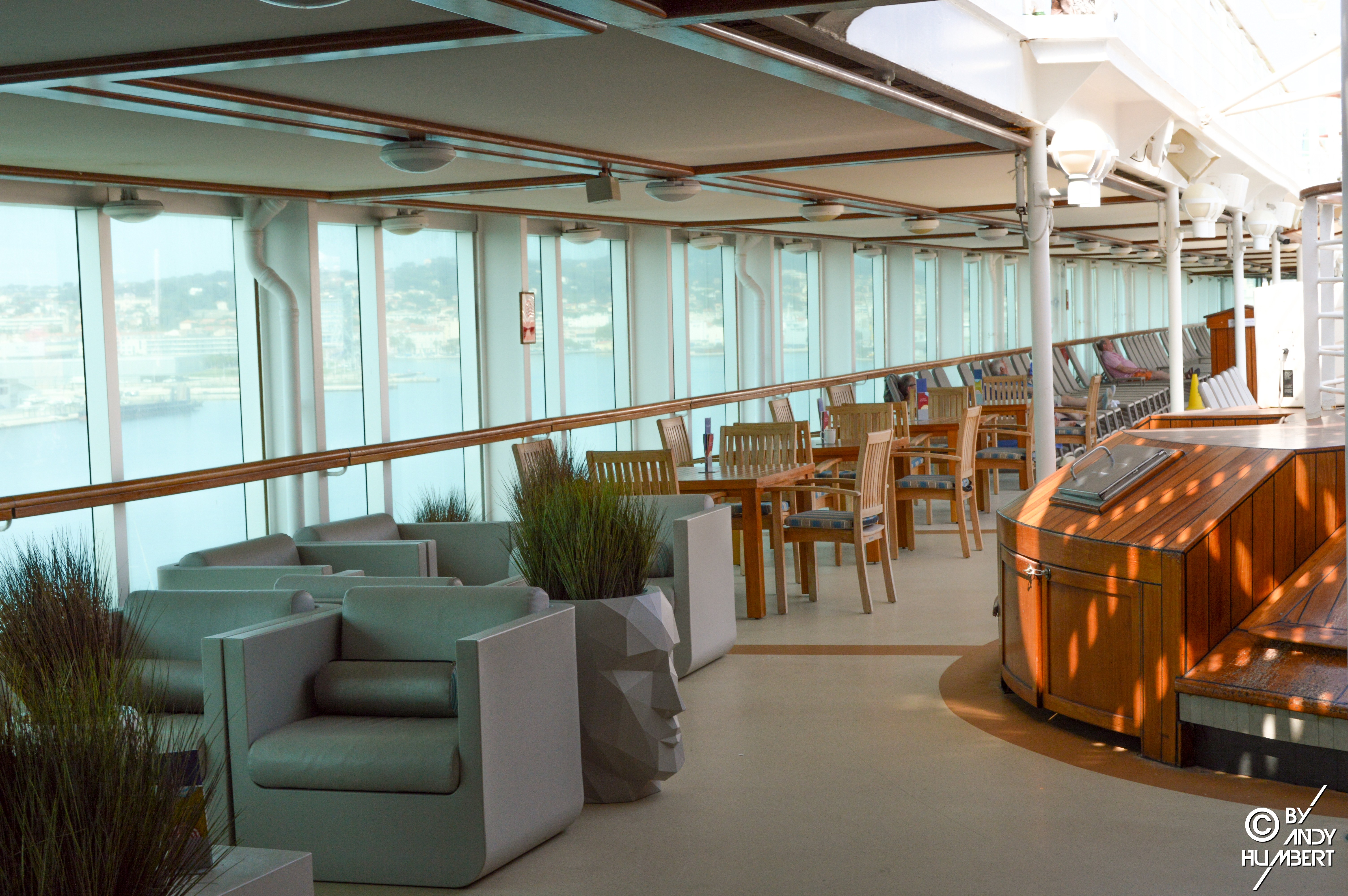 Riviera Bar (pont 12)