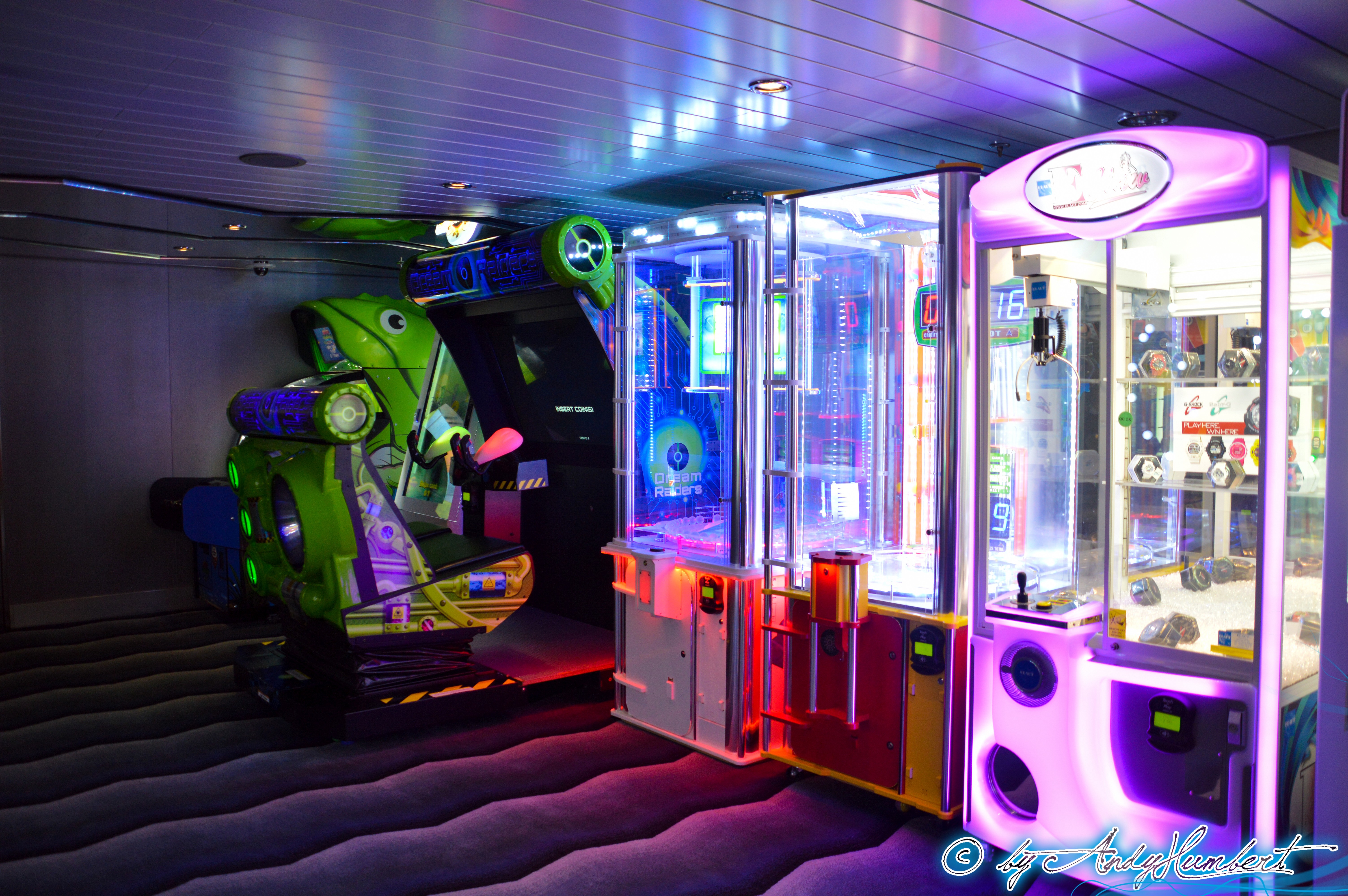 Arcade Gaming Area (pont 15)