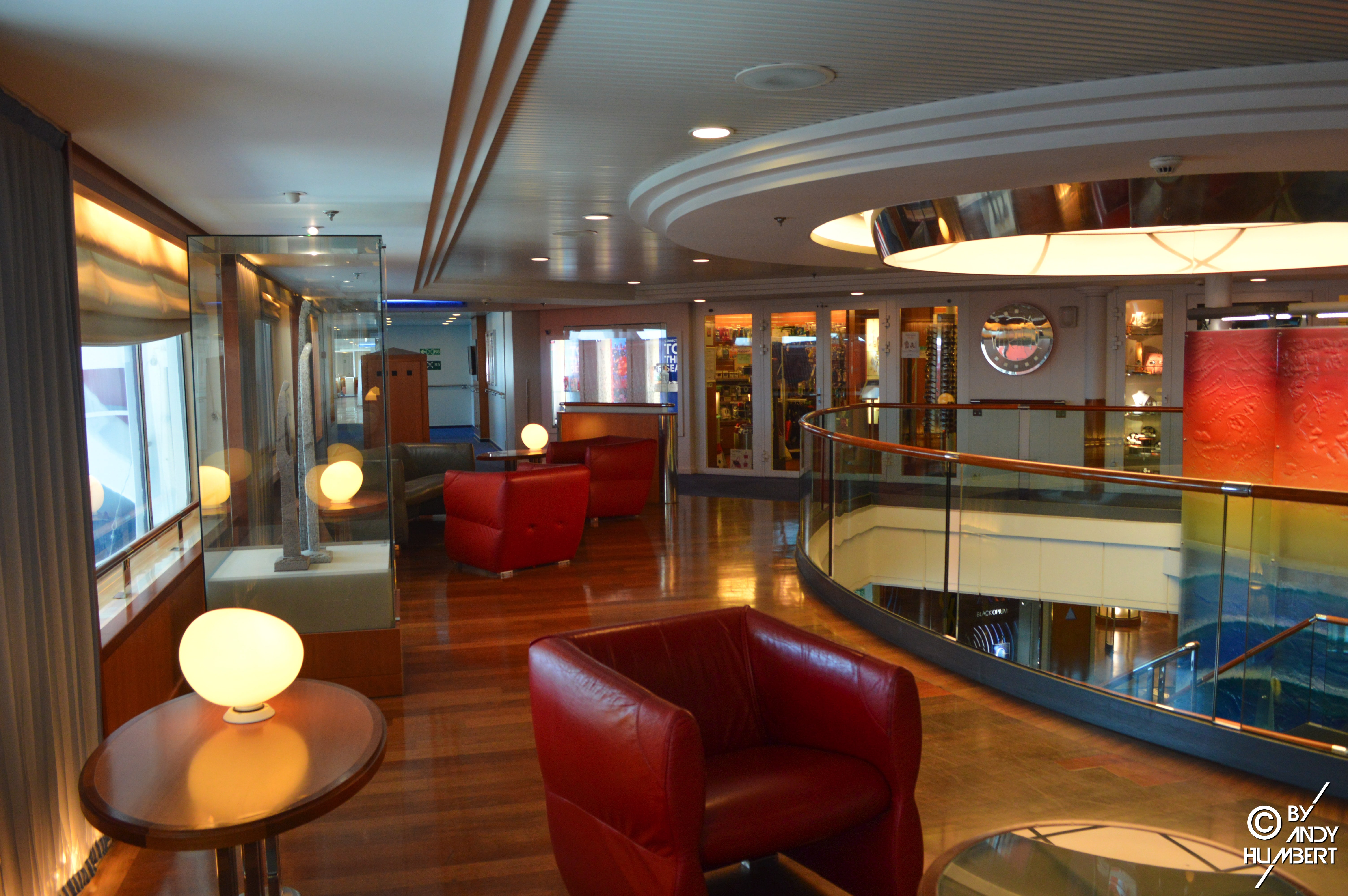 Atrium (pont 8)