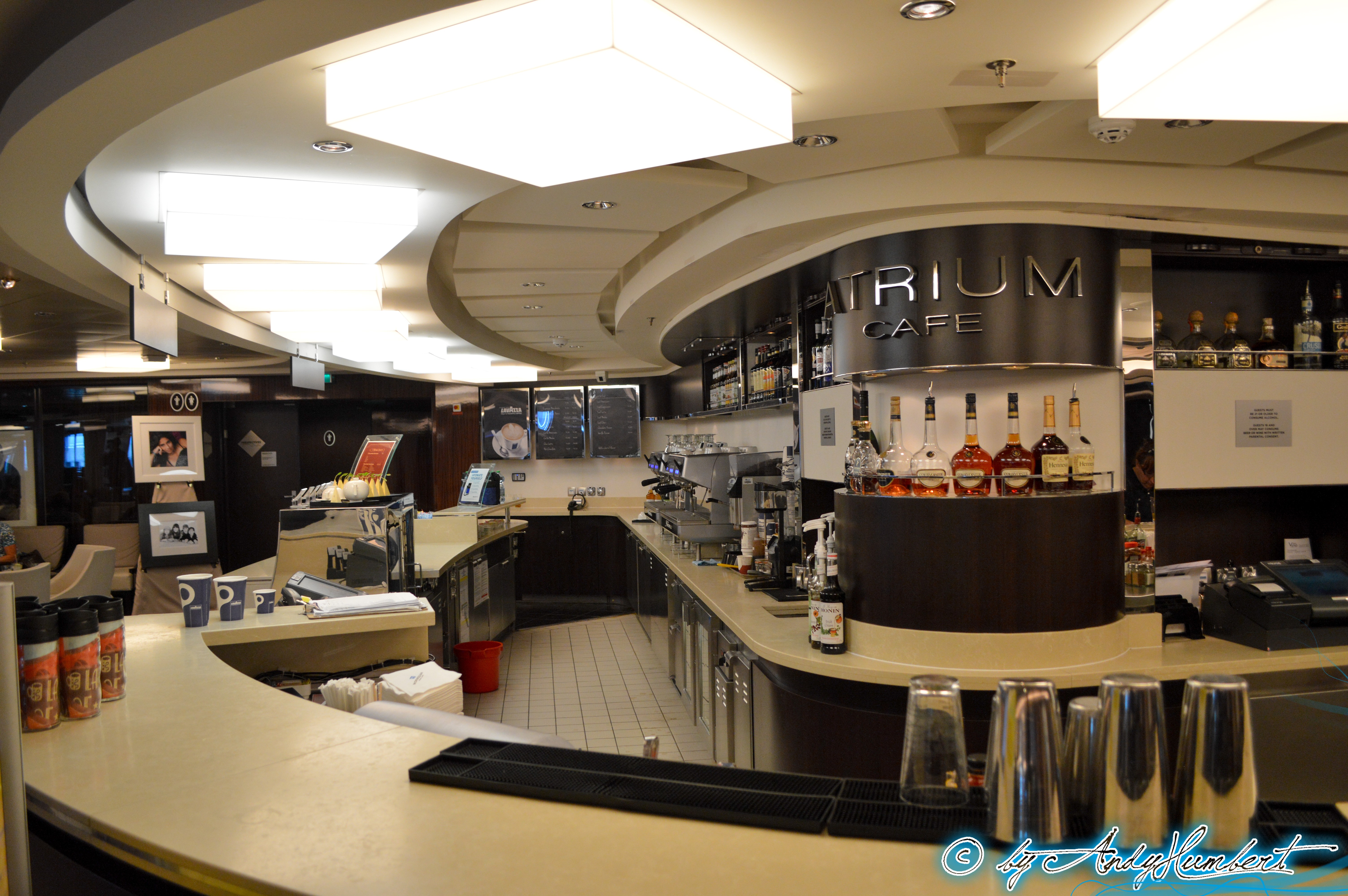 Atrium Café (pont 5)