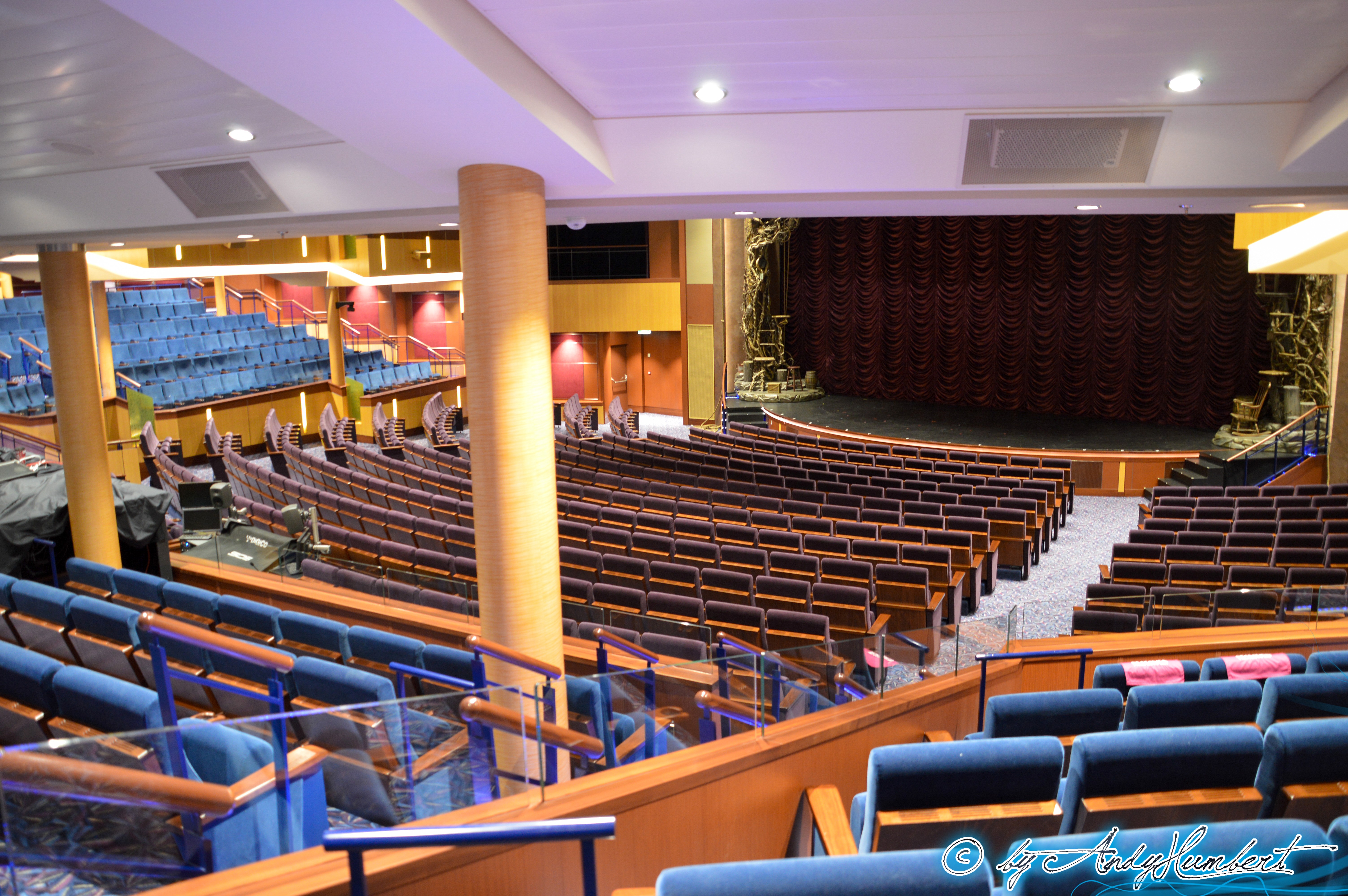The Royale Theatre (ponts 3, 4 & 5)
