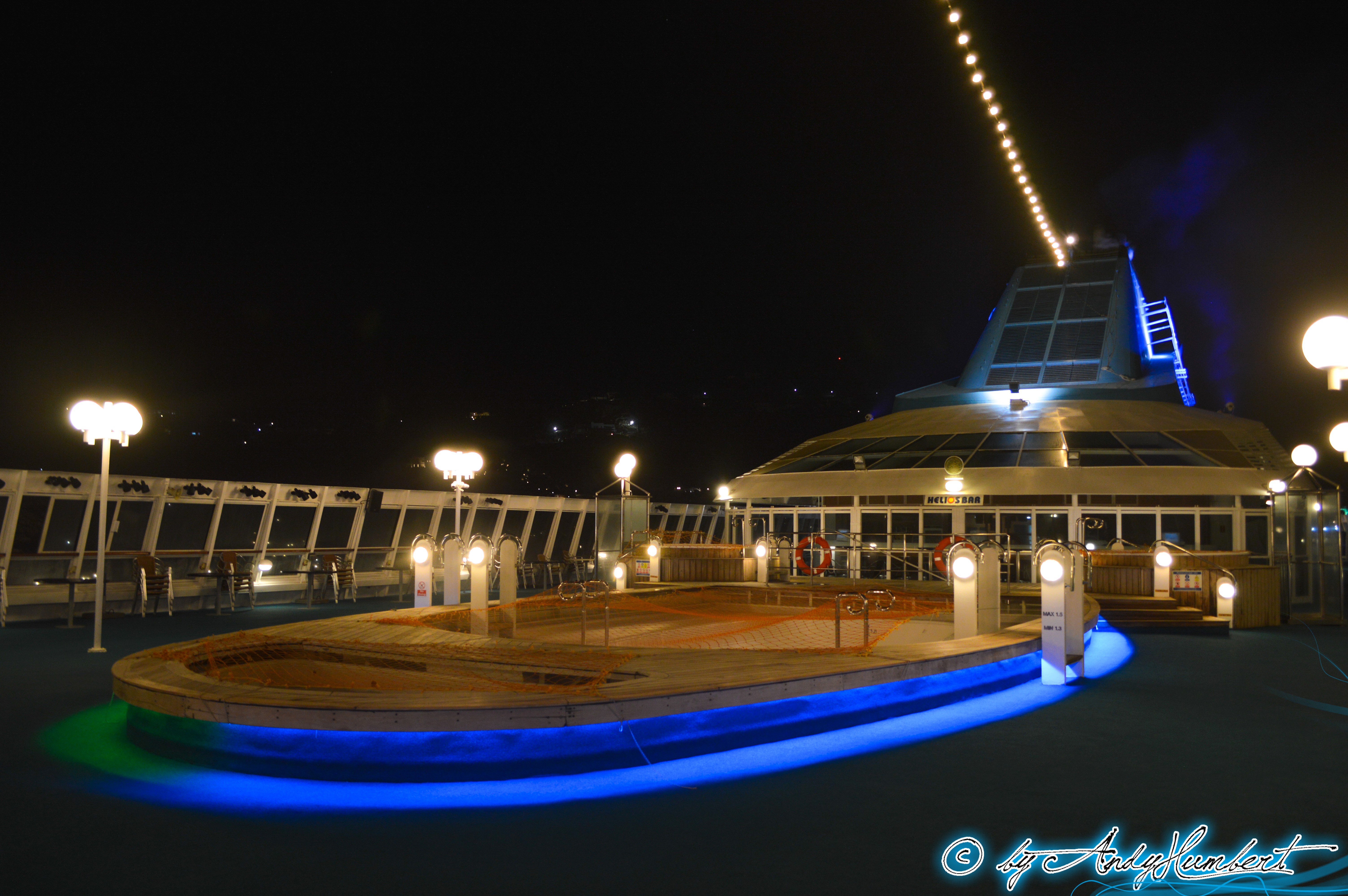 Piscine (pont 8 Ouranos)