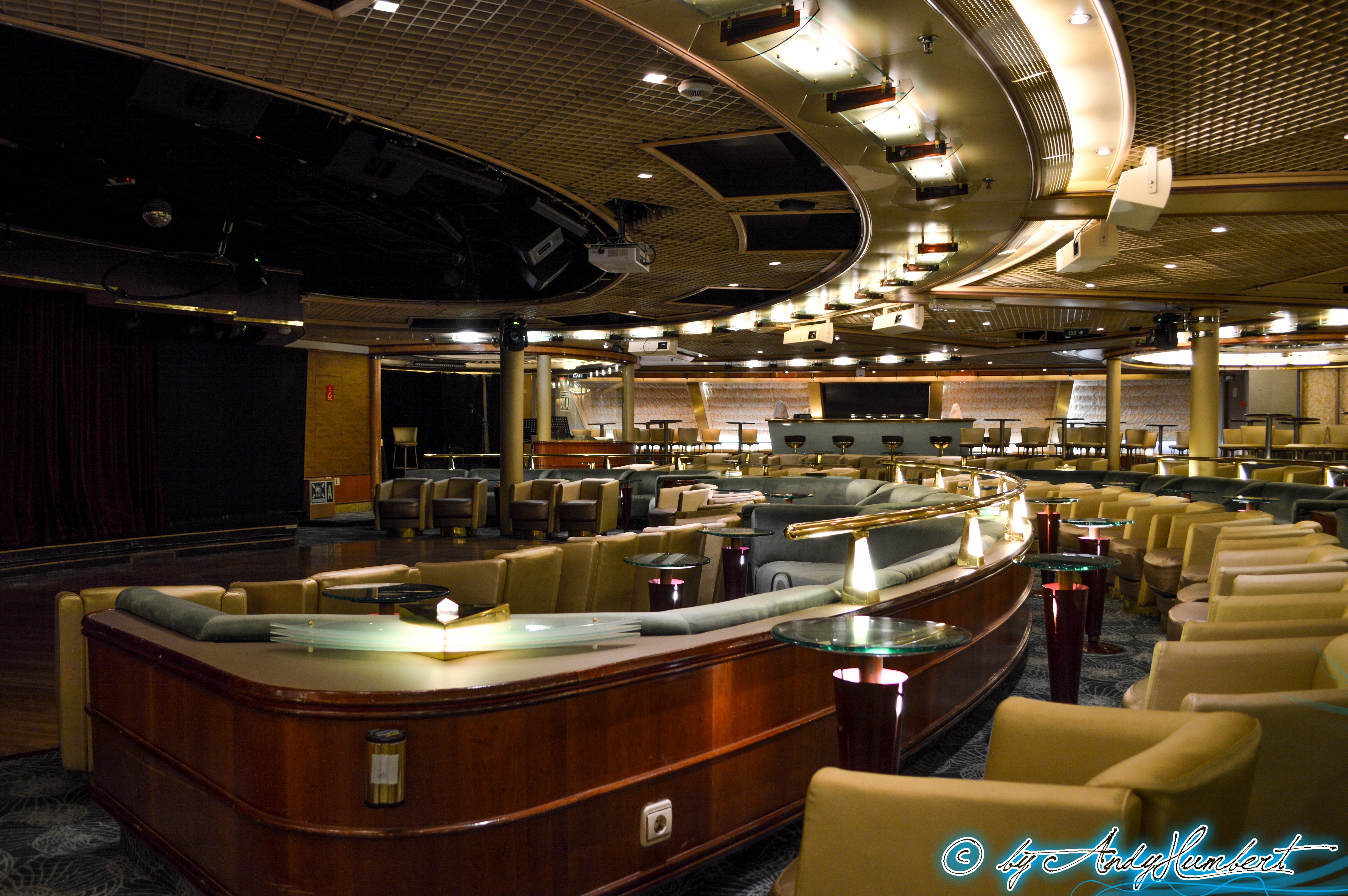 Muses Lounge (pont 5 Dionyssos)