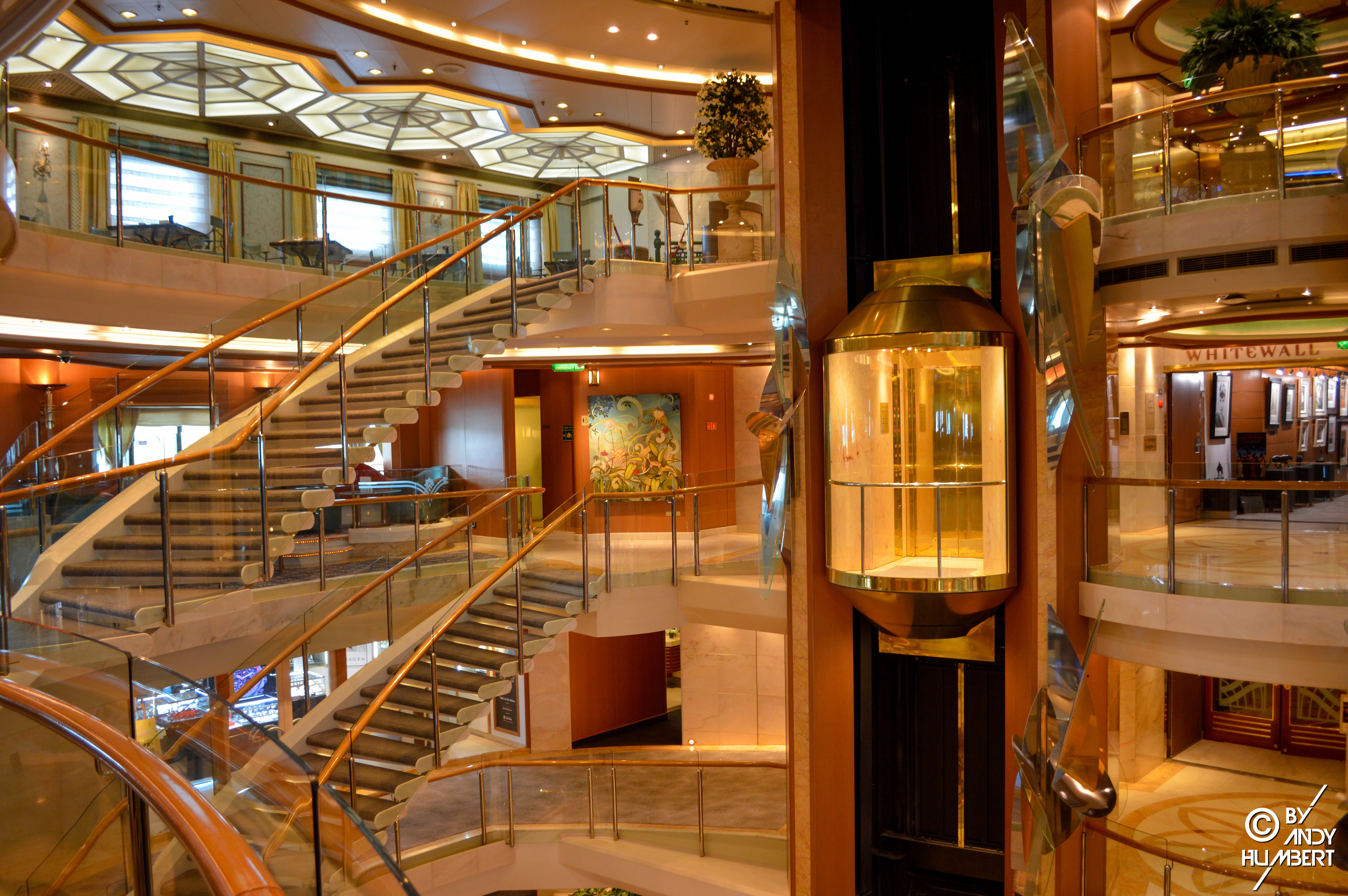 The Atrium (pont 5 à 8)