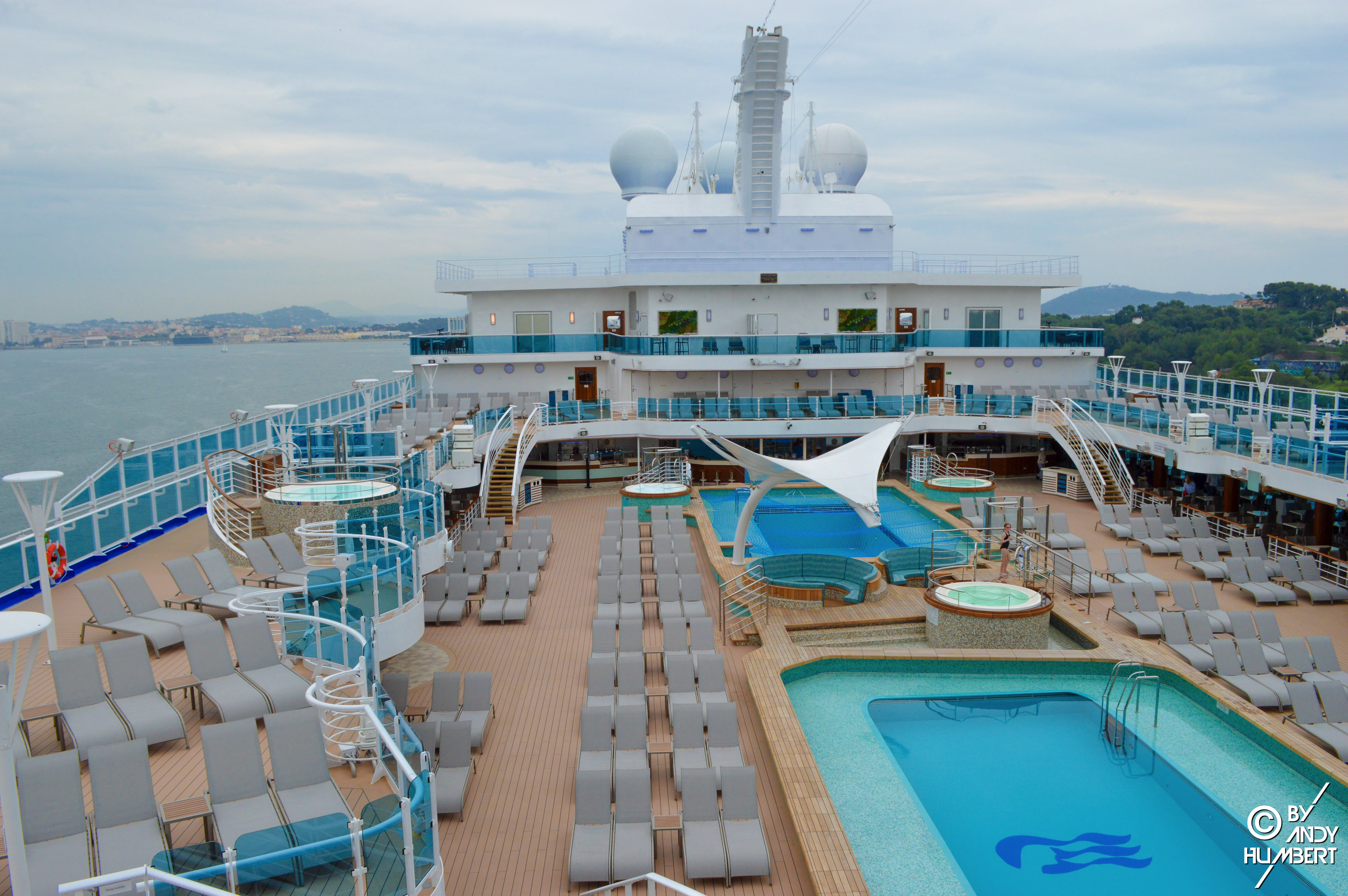 Sky Pools (pont 16 Lido)
