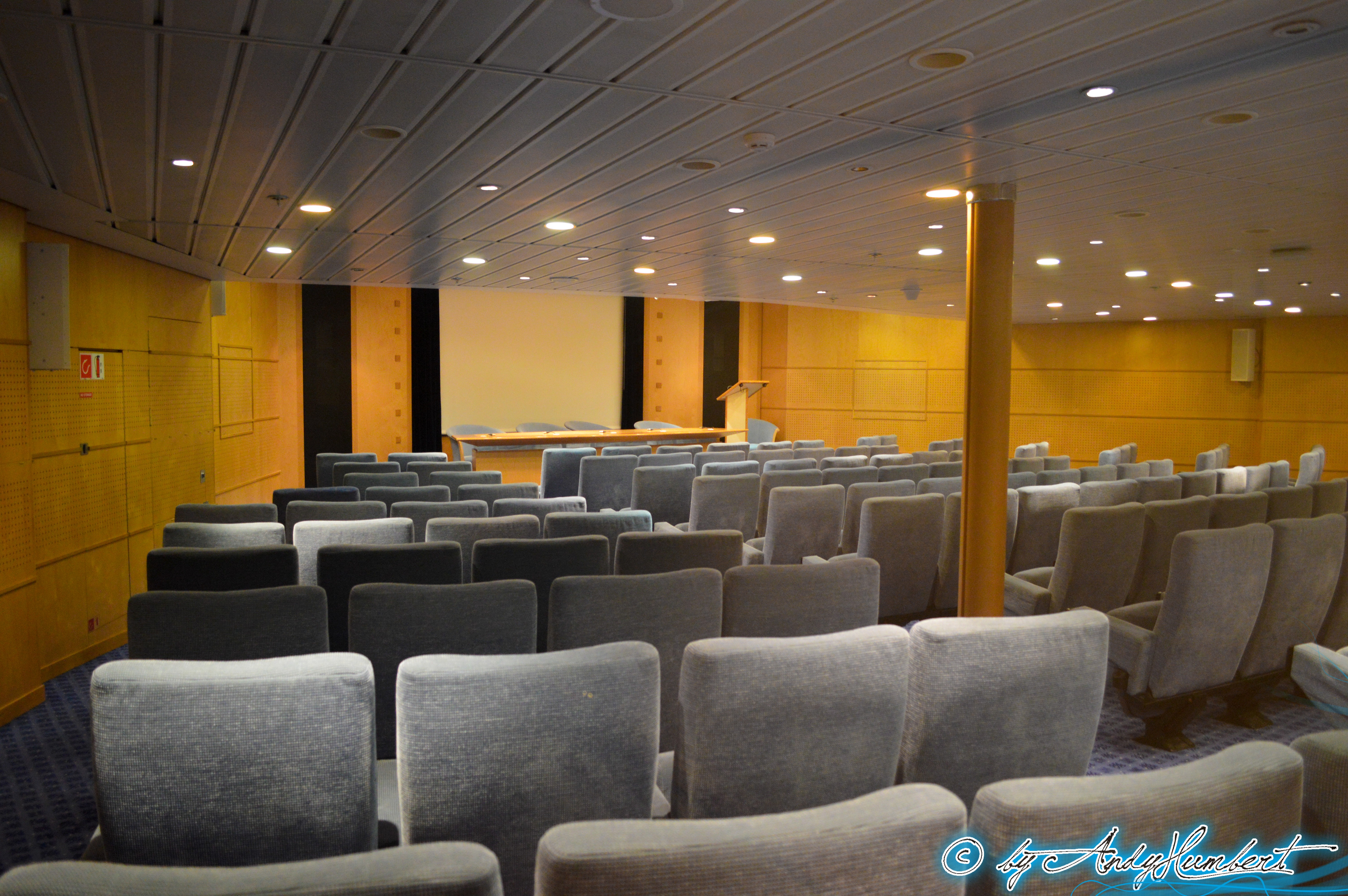 Centre de conférence Agora (pont 9)