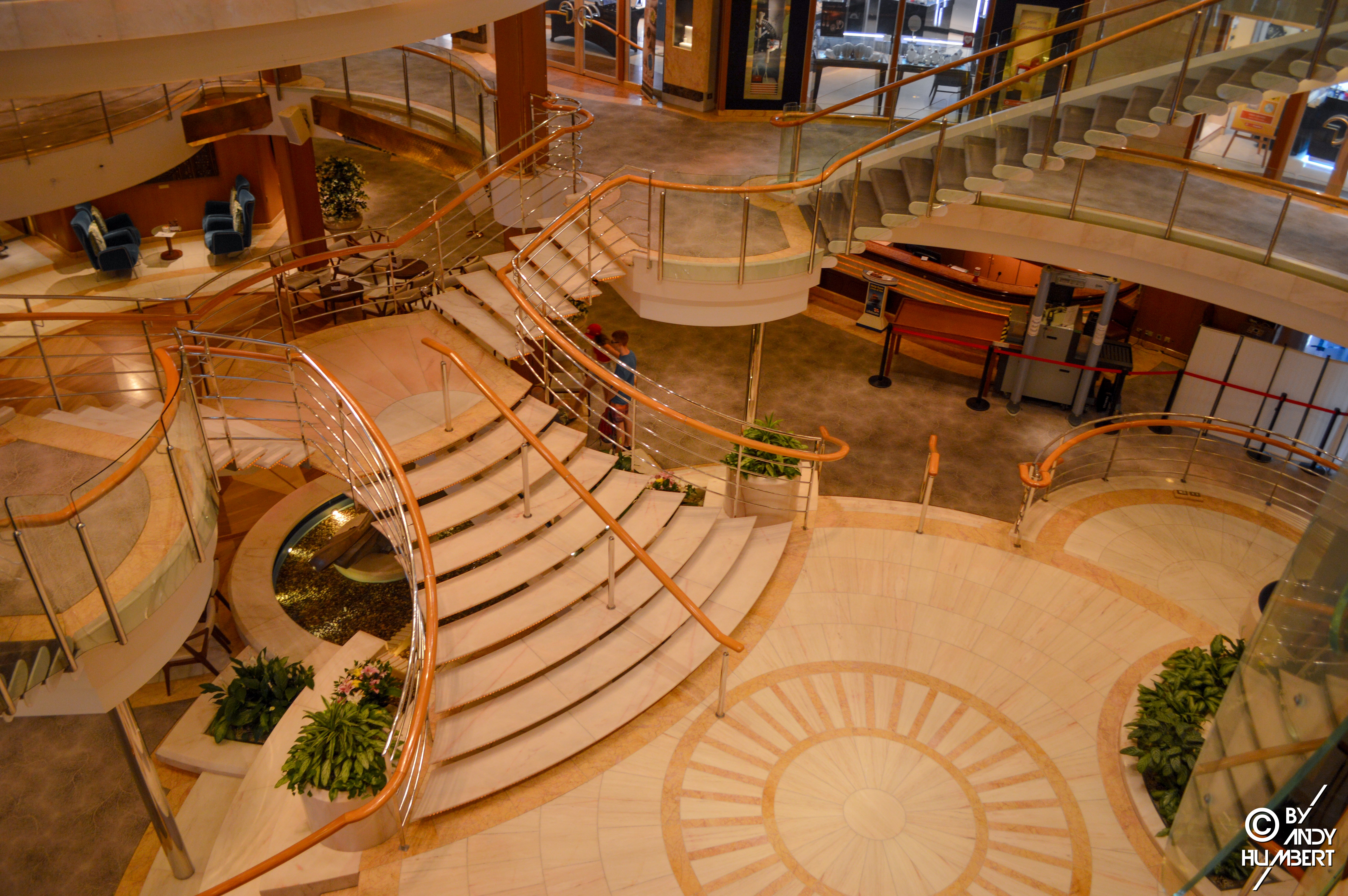 The Atrium (pont 5 à 8)