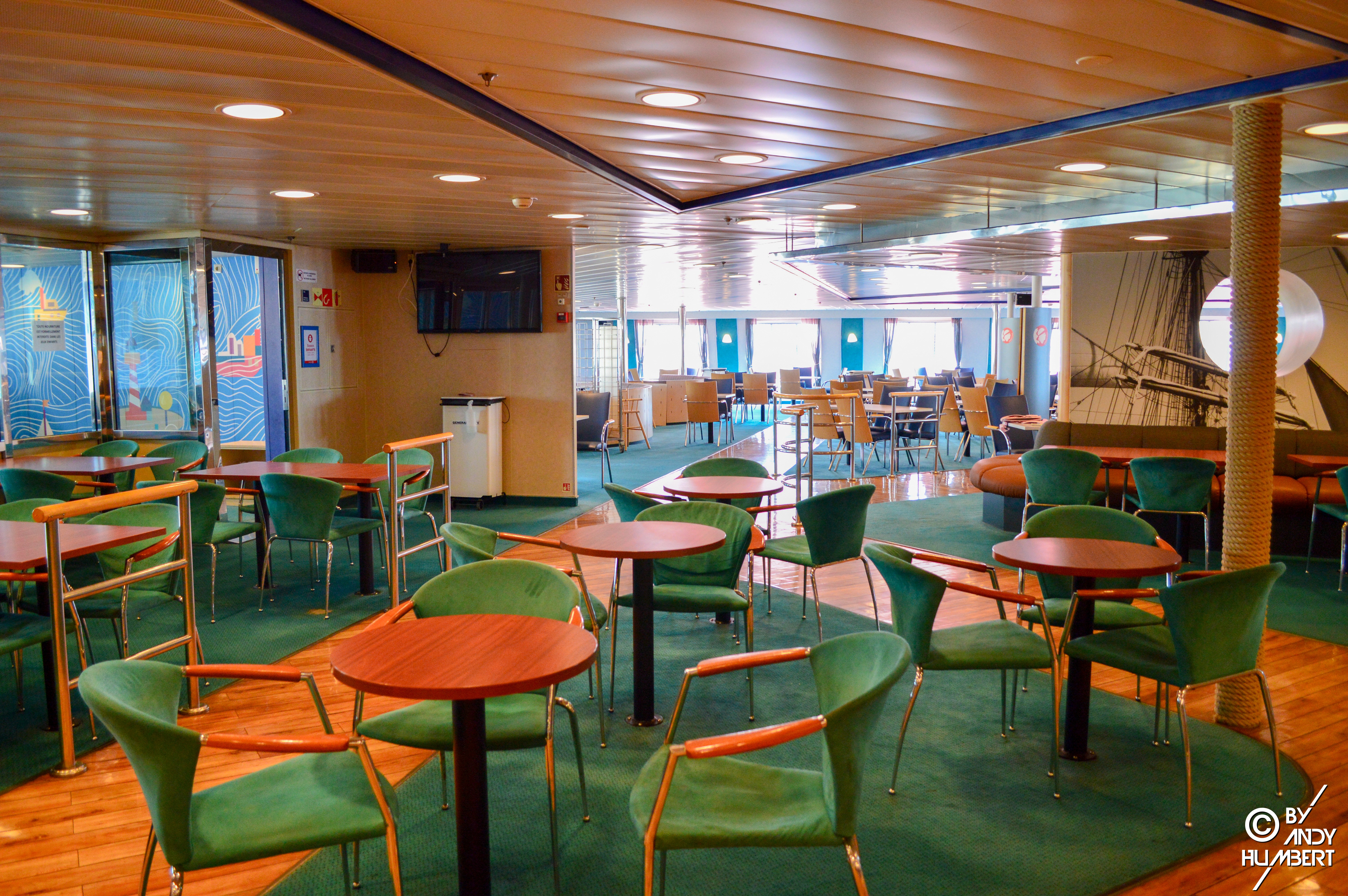 Salon bar (pont 7)