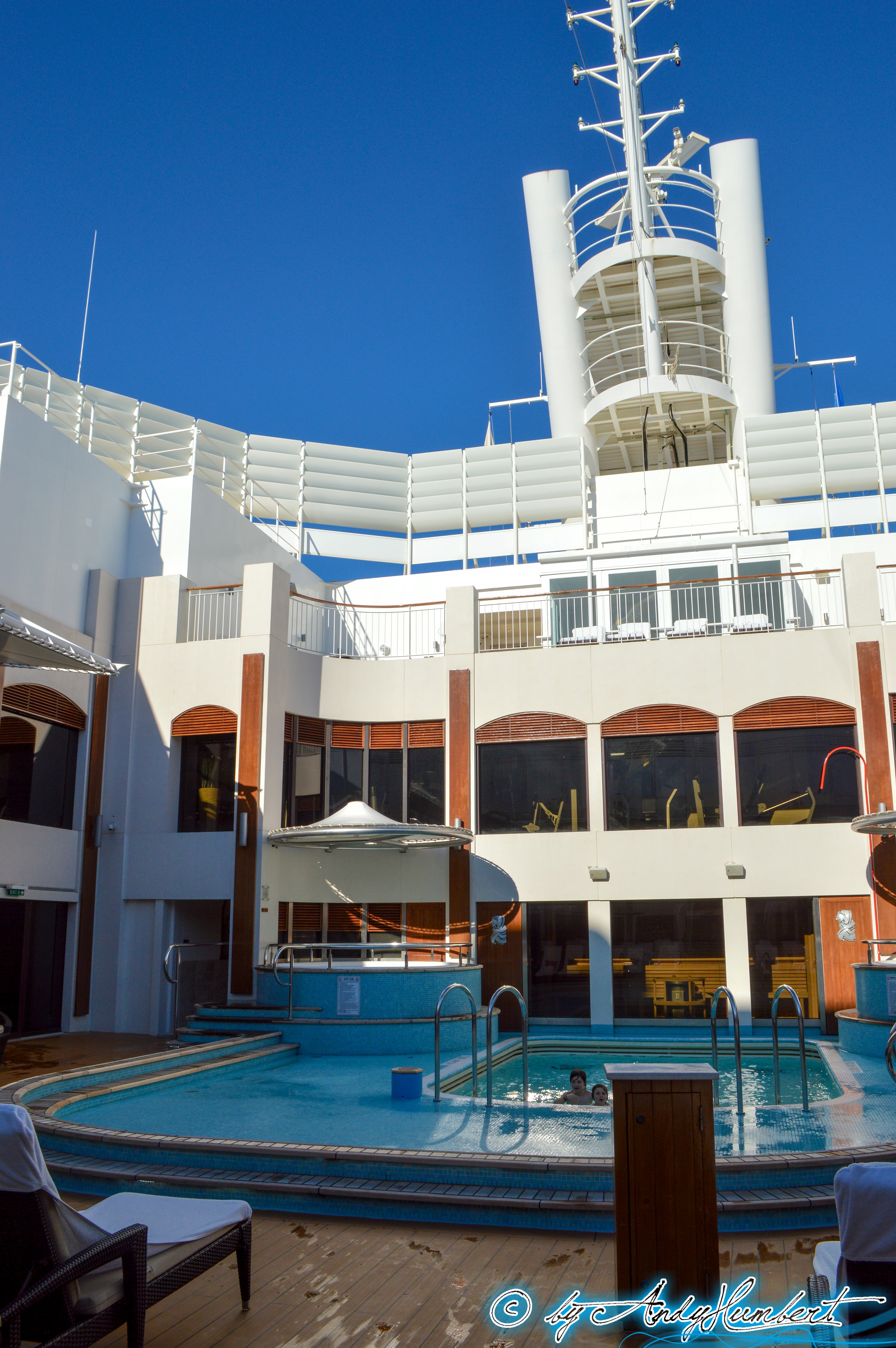Courtyard Pool & Spa (pont 16)